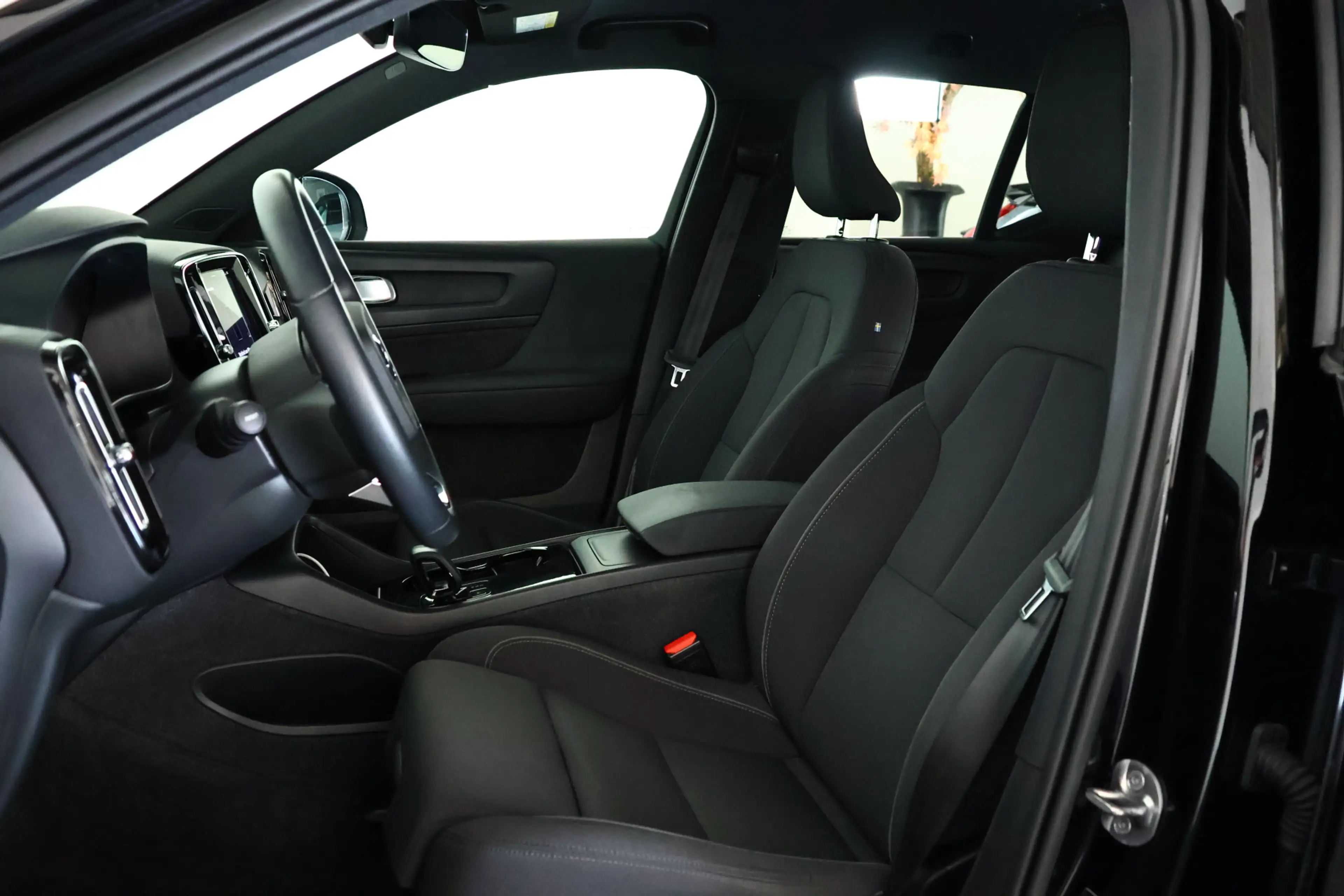 Volvo XC40 Recharge 70 kWh / Navi / LED / CarPlay / Cam — photo 12