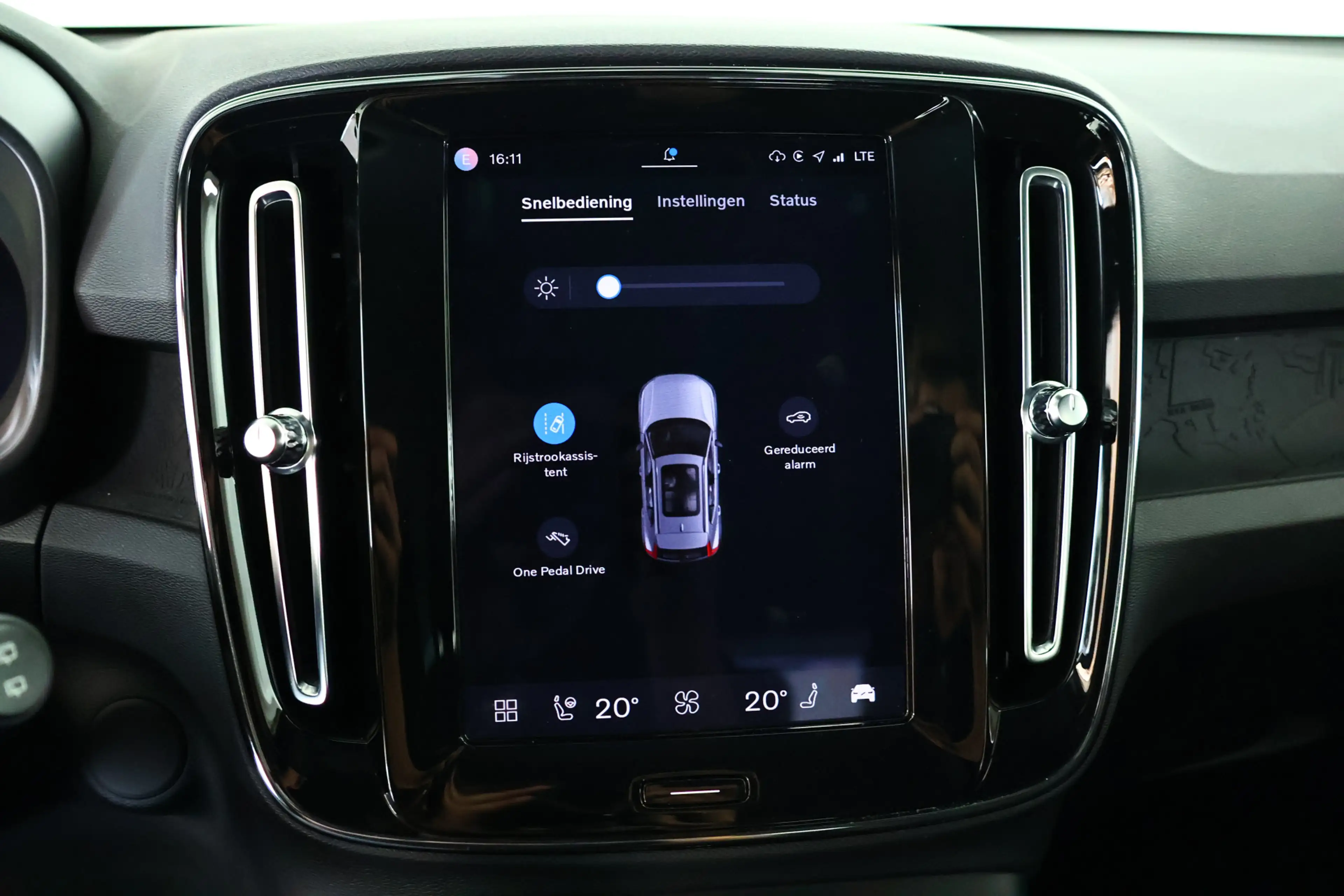 Volvo XC40 Recharge 70 kWh / Navi / LED / CarPlay / Cam — photo 19