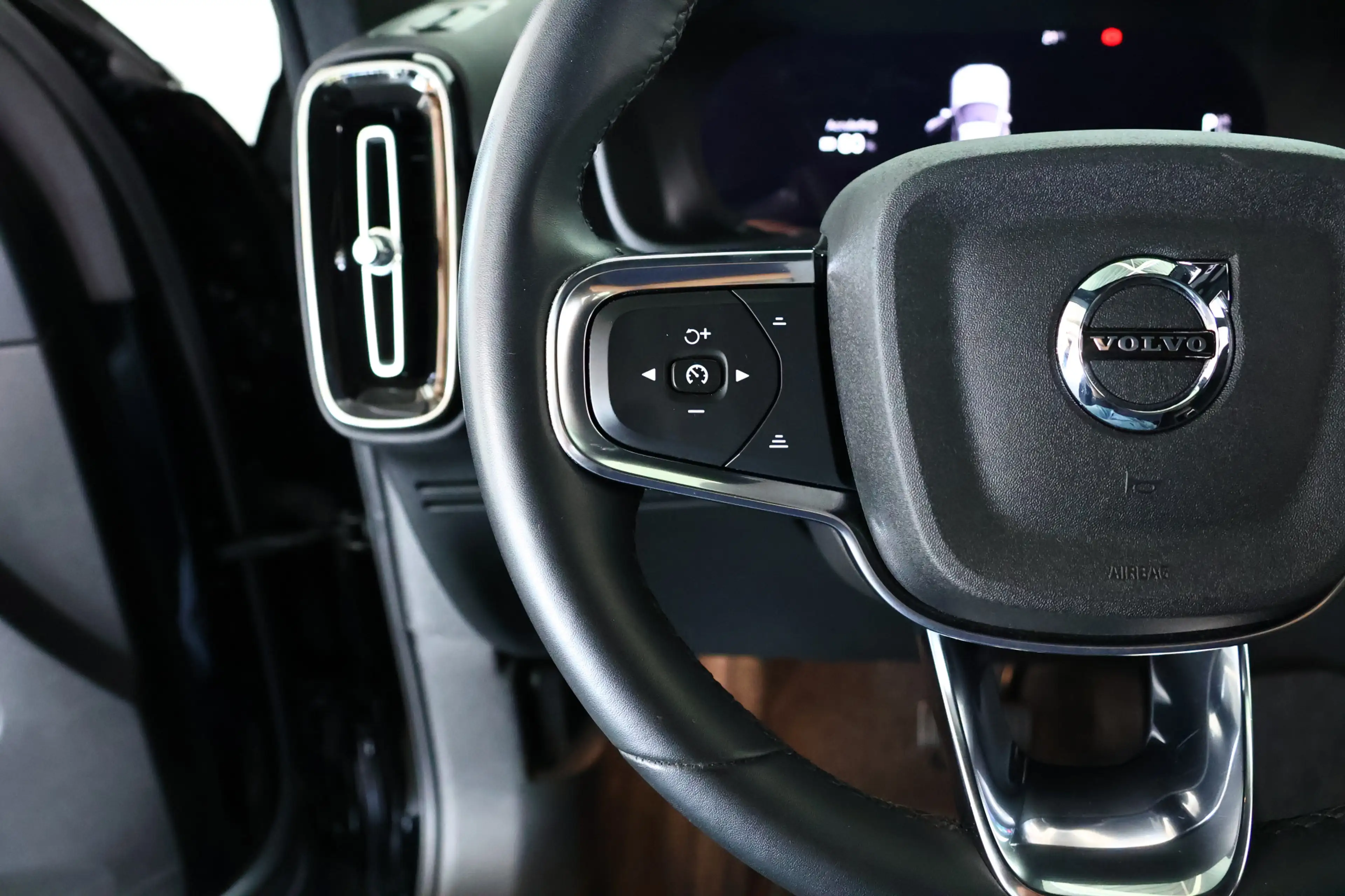 Volvo XC40 Recharge 70 kWh / Navi / LED / CarPlay / Cam — photo 22