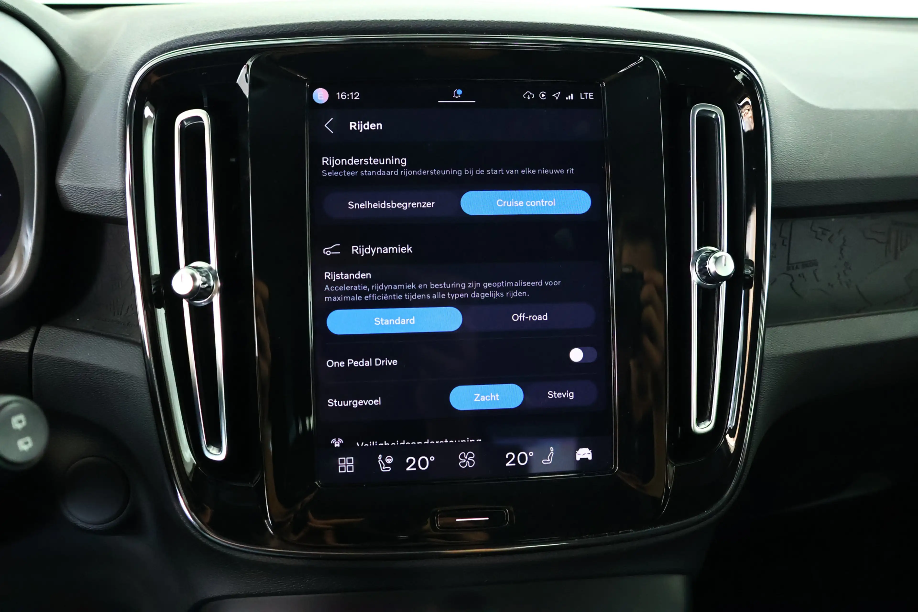 Volvo XC40 Recharge 70 kWh / Navi / LED / CarPlay / Cam — photo 26