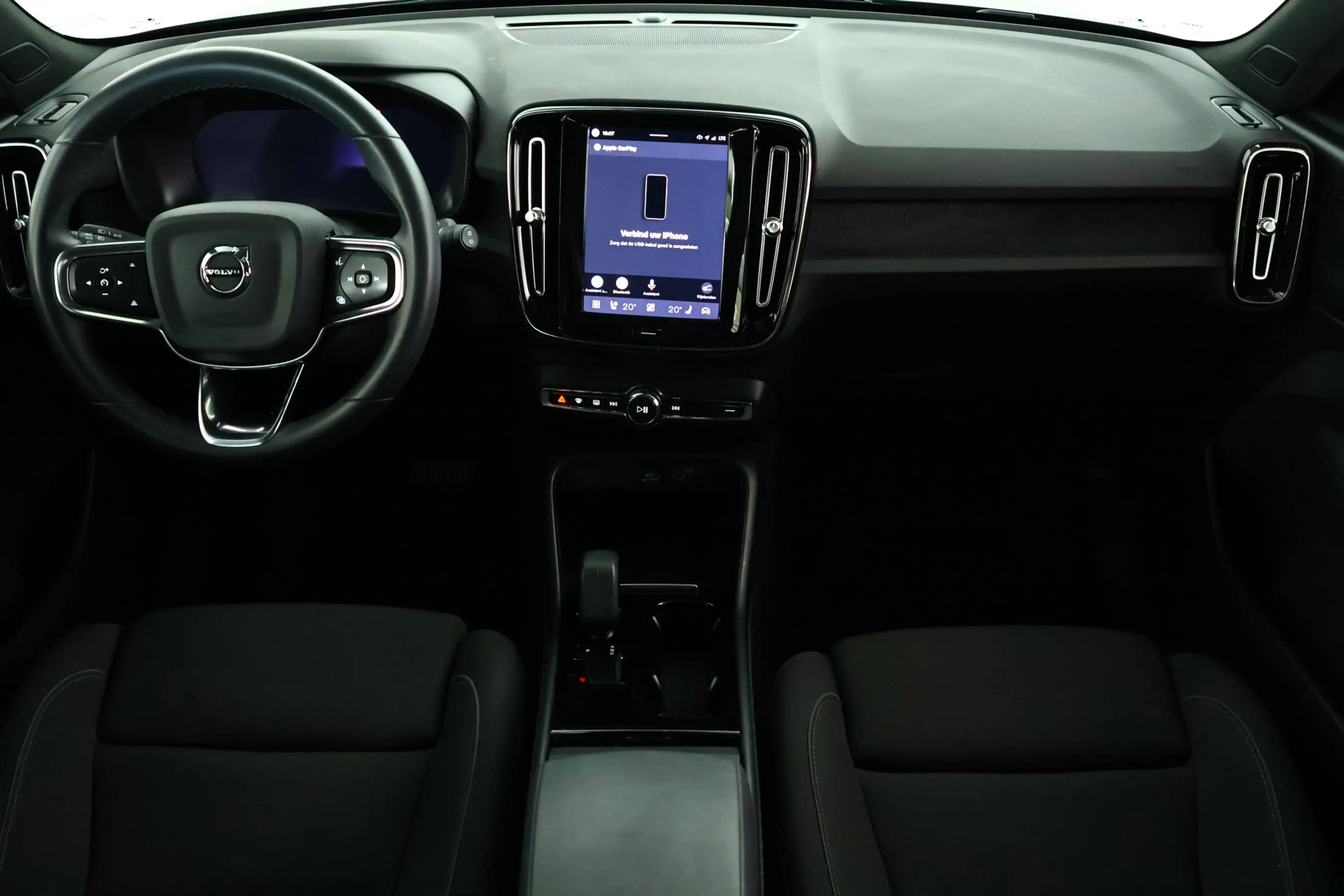 Volvo XC40 Recharge 70 kWh / Navi / LED / CarPlay / Cam — photo 32