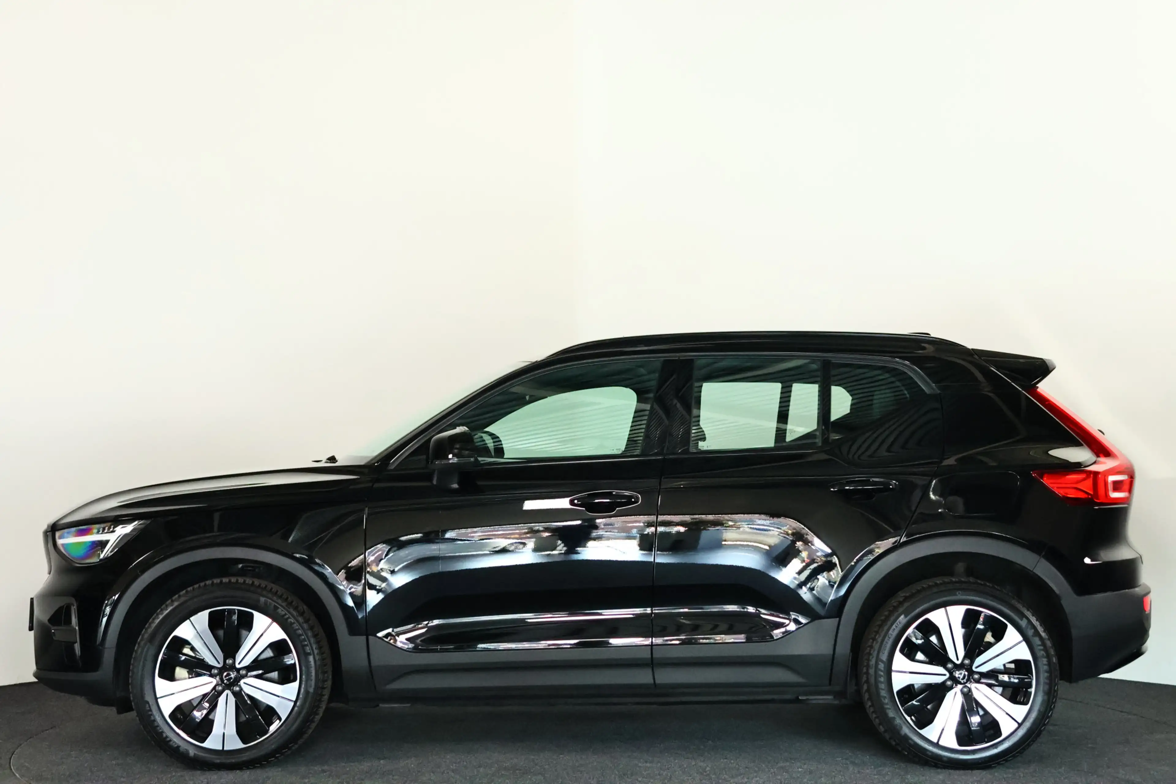 Volvo XC40 Recharge 70 kWh / Navi / LED / CarPlay / Cam — photo 34