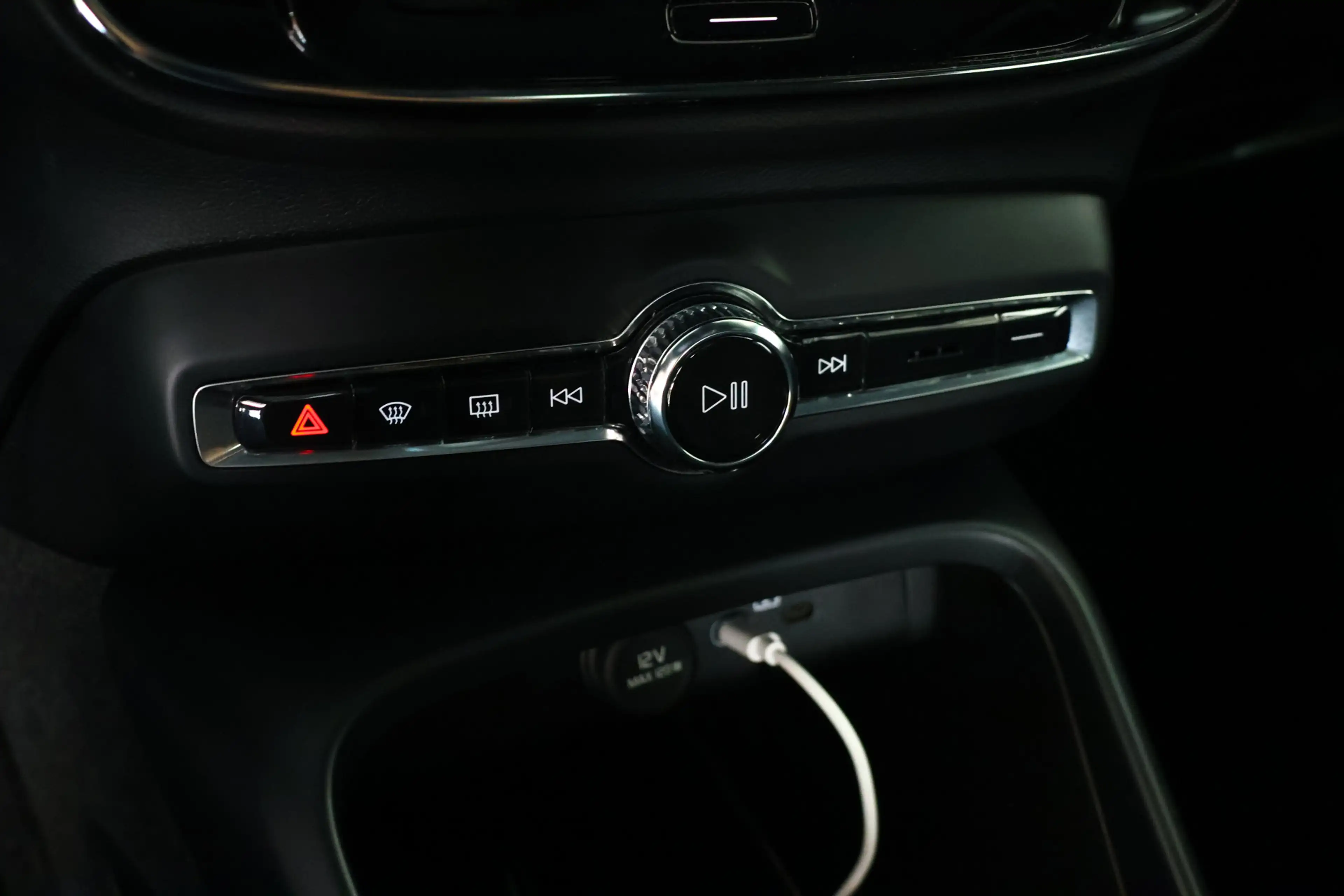 Volvo XC40 Recharge 70 kWh / Navi / LED / CarPlay / Cam — photo 29