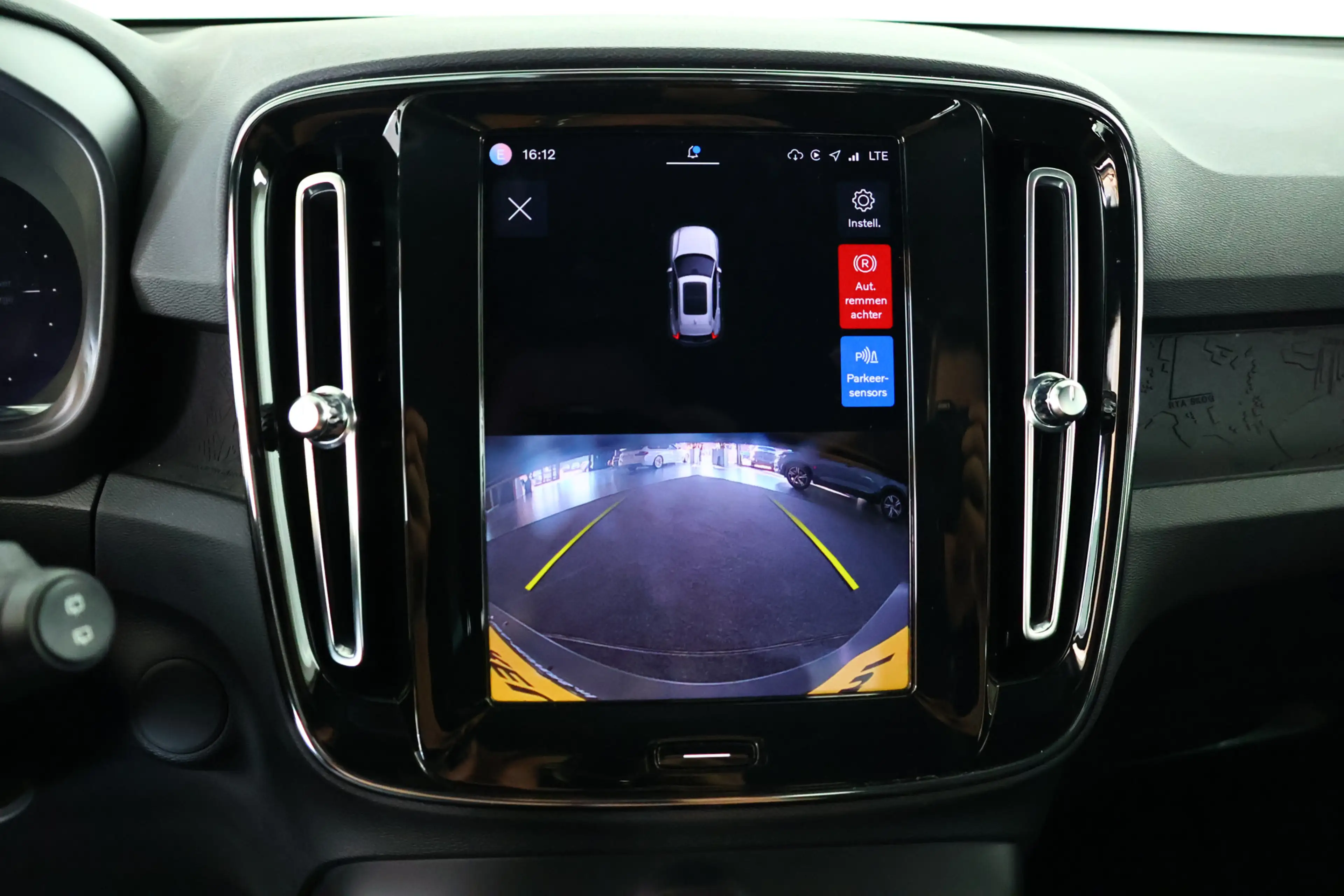 Volvo XC40 Recharge 70 kWh / Navi / LED / CarPlay / Cam — photo 28