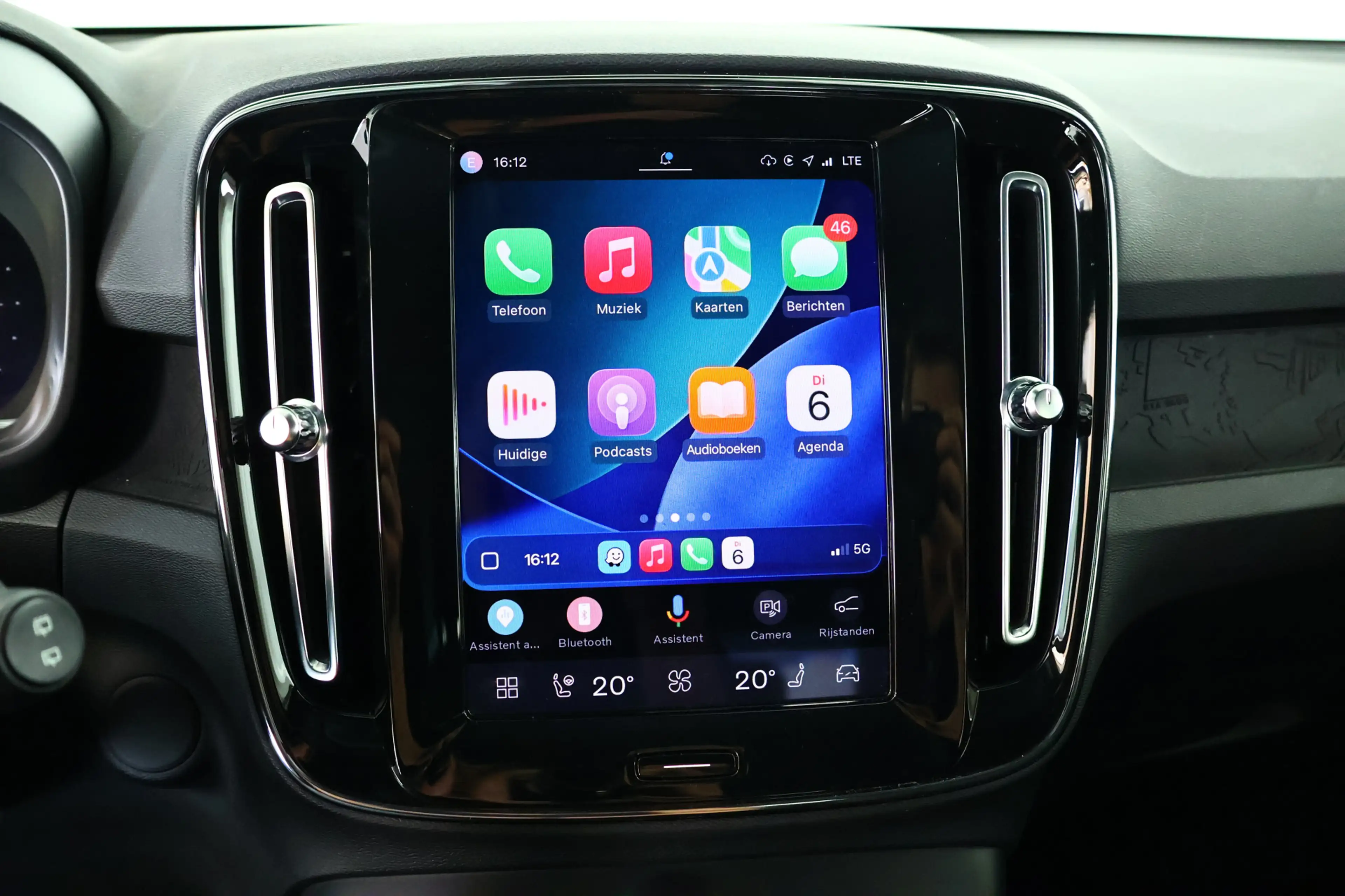 Volvo XC40 Recharge 70 kWh / Navi / LED / CarPlay / Cam — photo 16