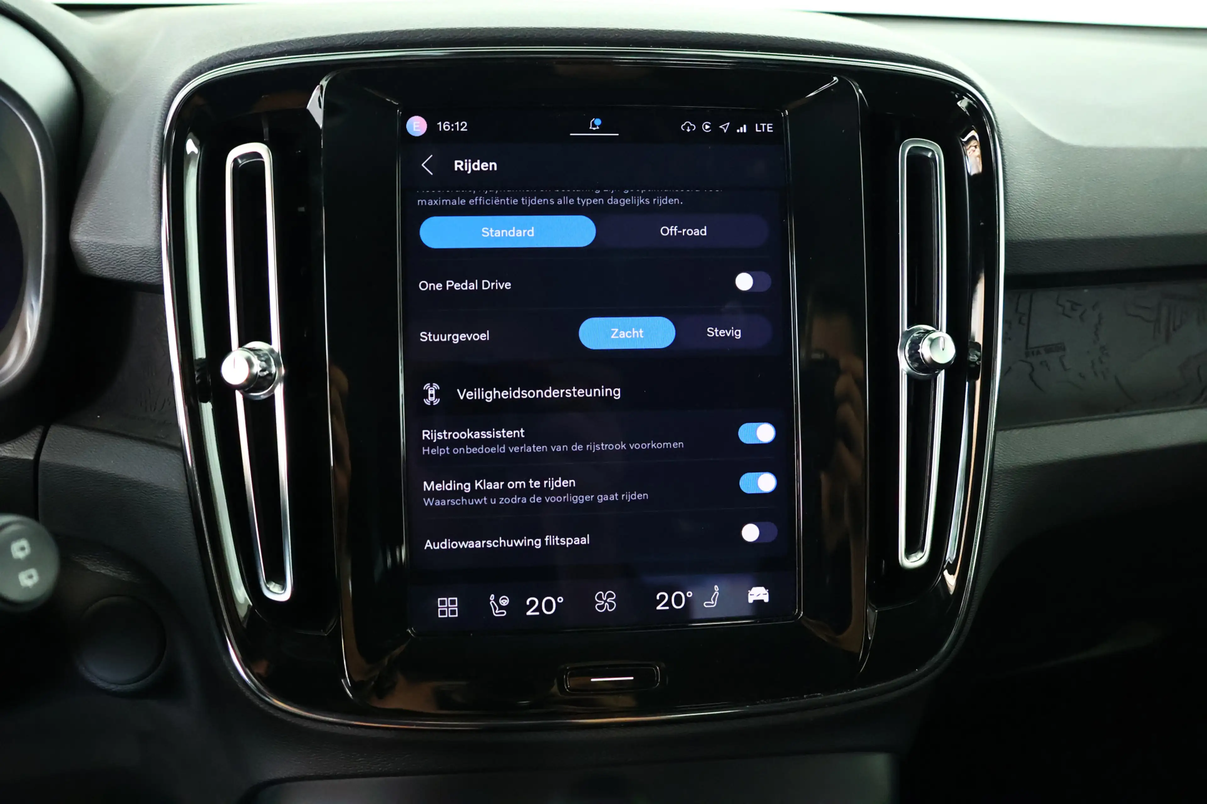 Volvo XC40 Recharge 70 kWh / Navi / LED / CarPlay / Cam — photo 27