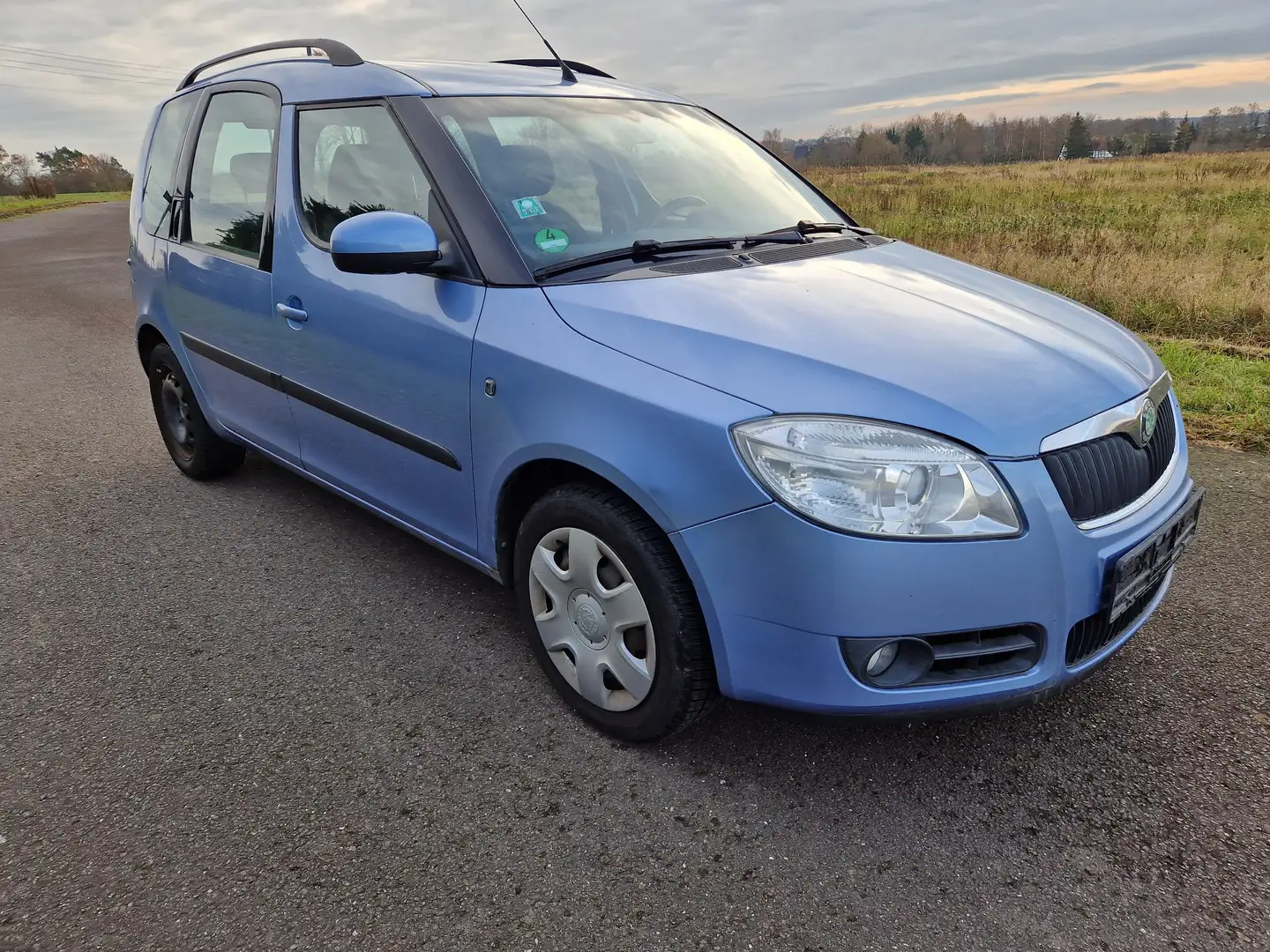 Skoda Roomster Roomster 1.4 16V Comfort. Tüv bei Kauf neu. Blau - 2