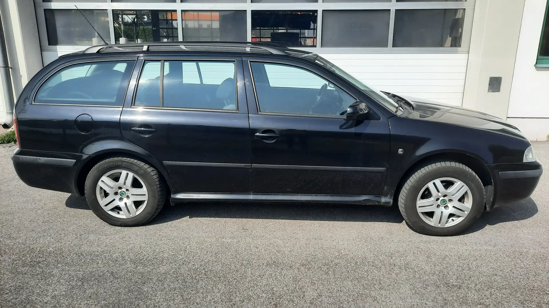 Skoda Octavia Combi 2,0 Celebrate 4x4 Gri - 2