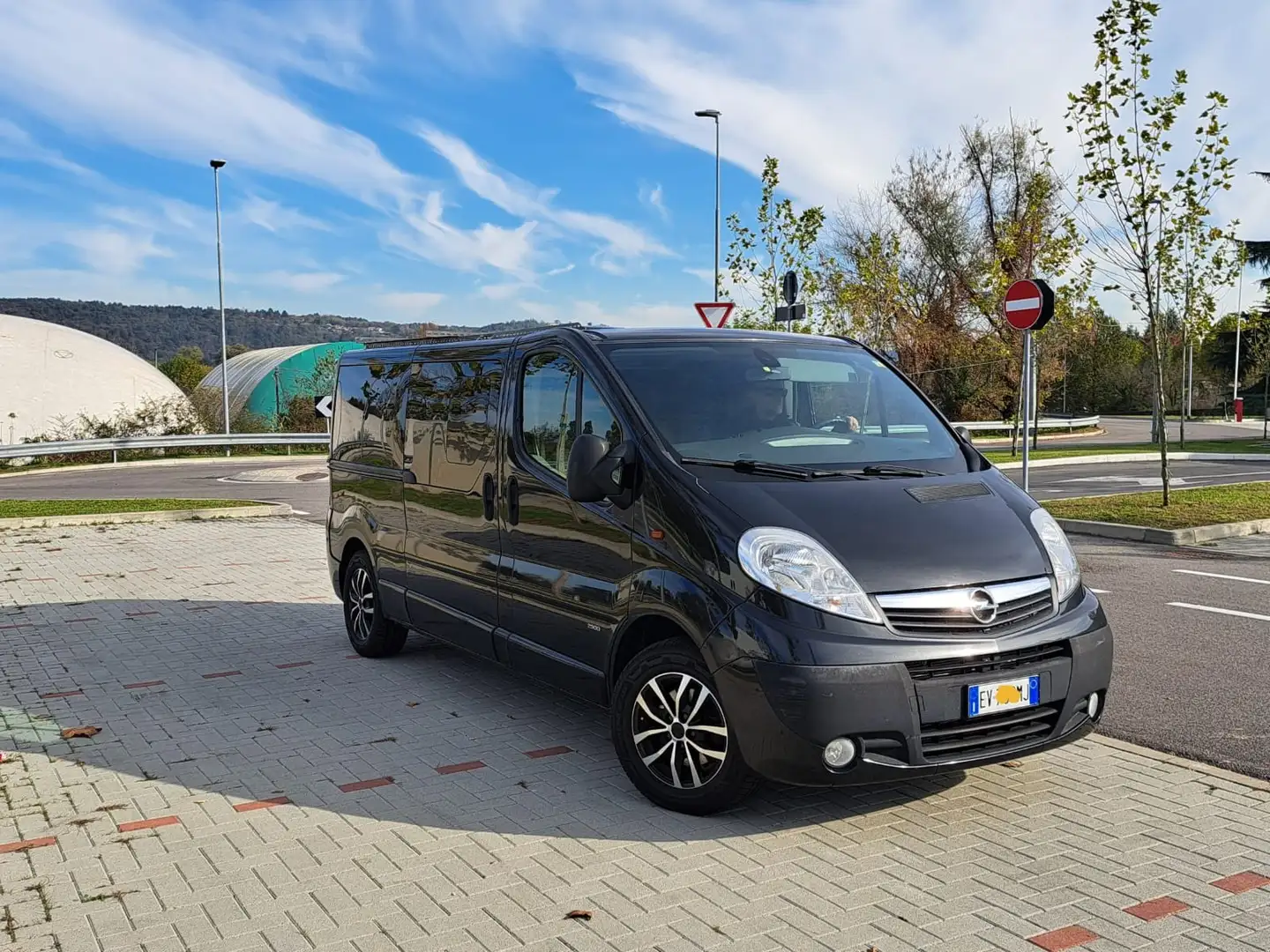 Opel Vivaro Nero - 1
