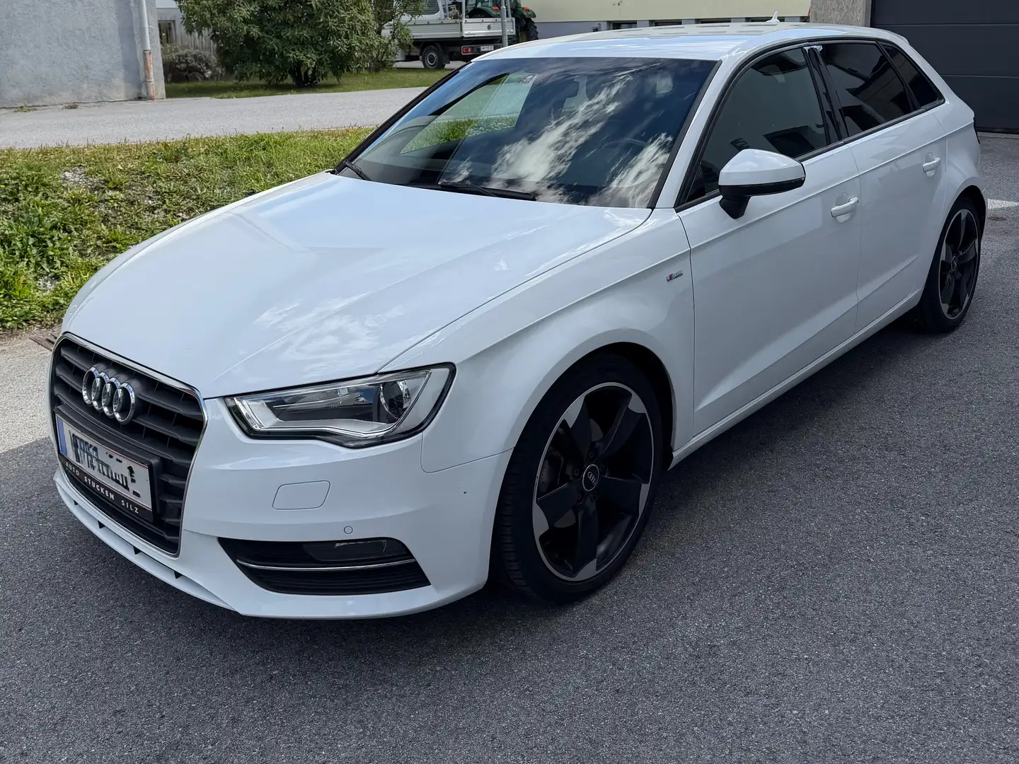 Audi A3 Sportback 1,6 TDI Ambition, S line Weiß - 1