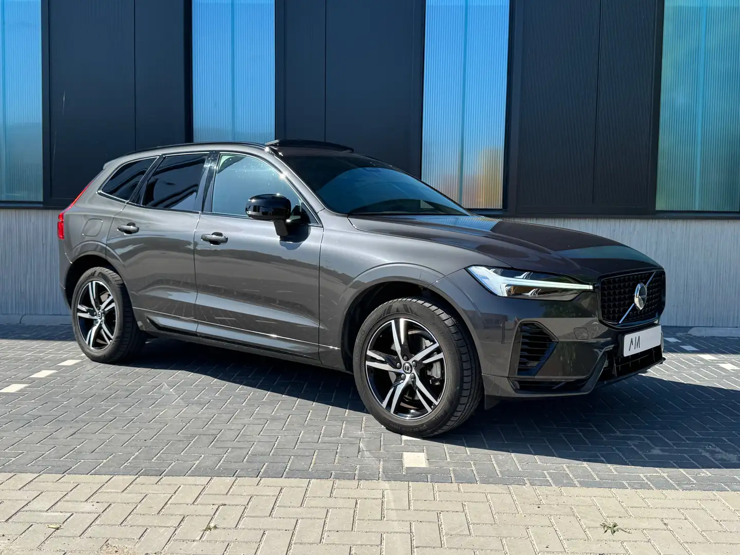 Volvo XC60 2.0 T6 AWD Facelift Plug in Hybrid R-Design Pano Grijs - 2