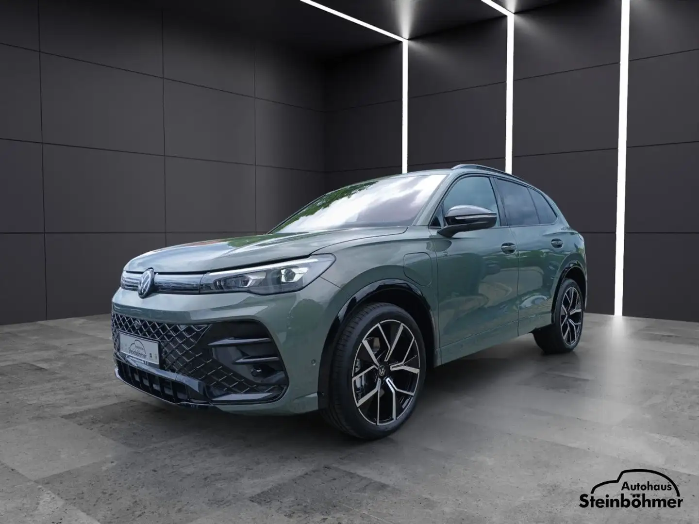 Volkswagen Tiguan R-Line 1.5 eHybrid Pano BlackStyle Sound AH Grün - 2
