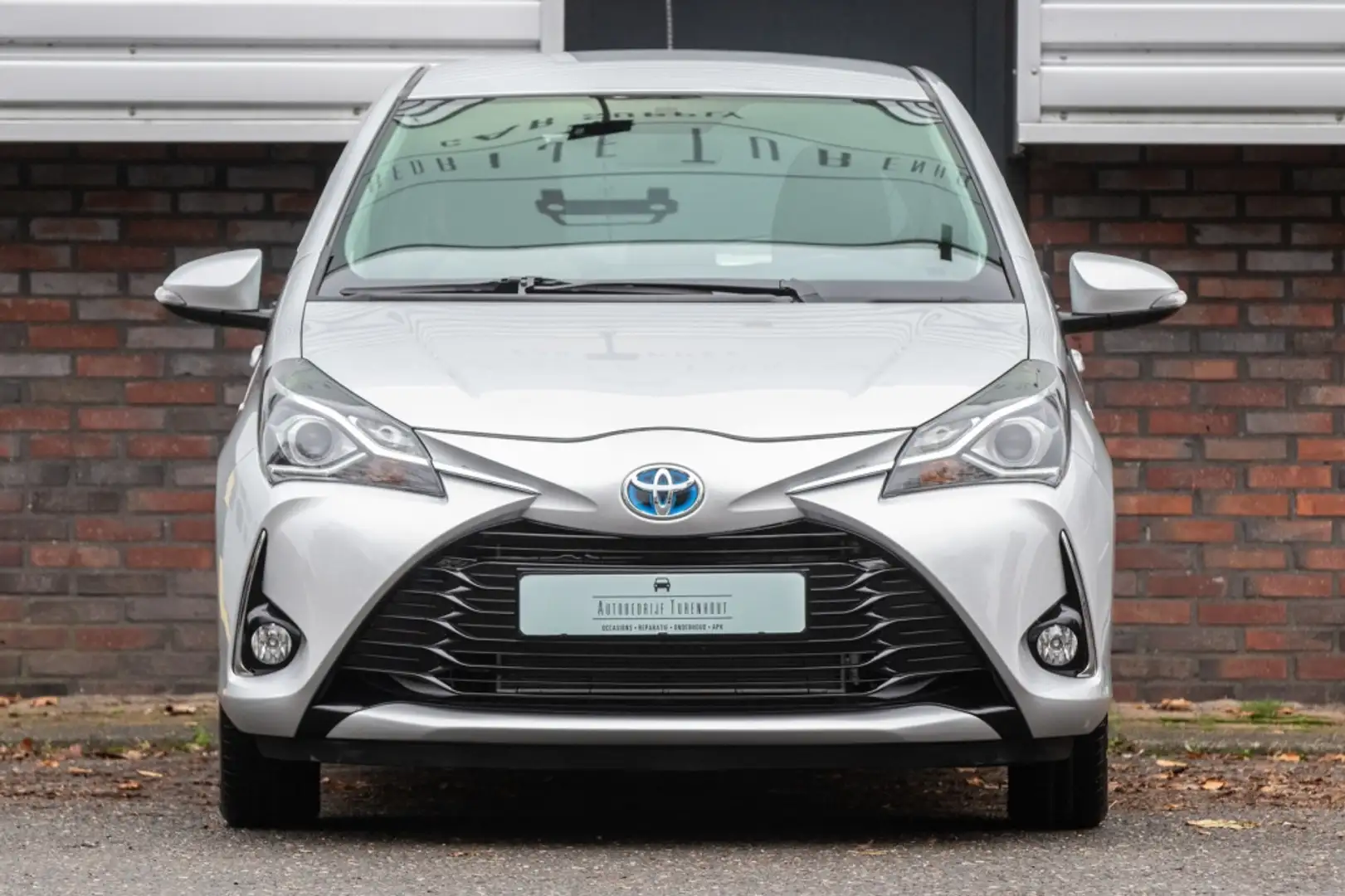 Toyota Yaris 1.5 Hybrid Dynamic Gris - 1