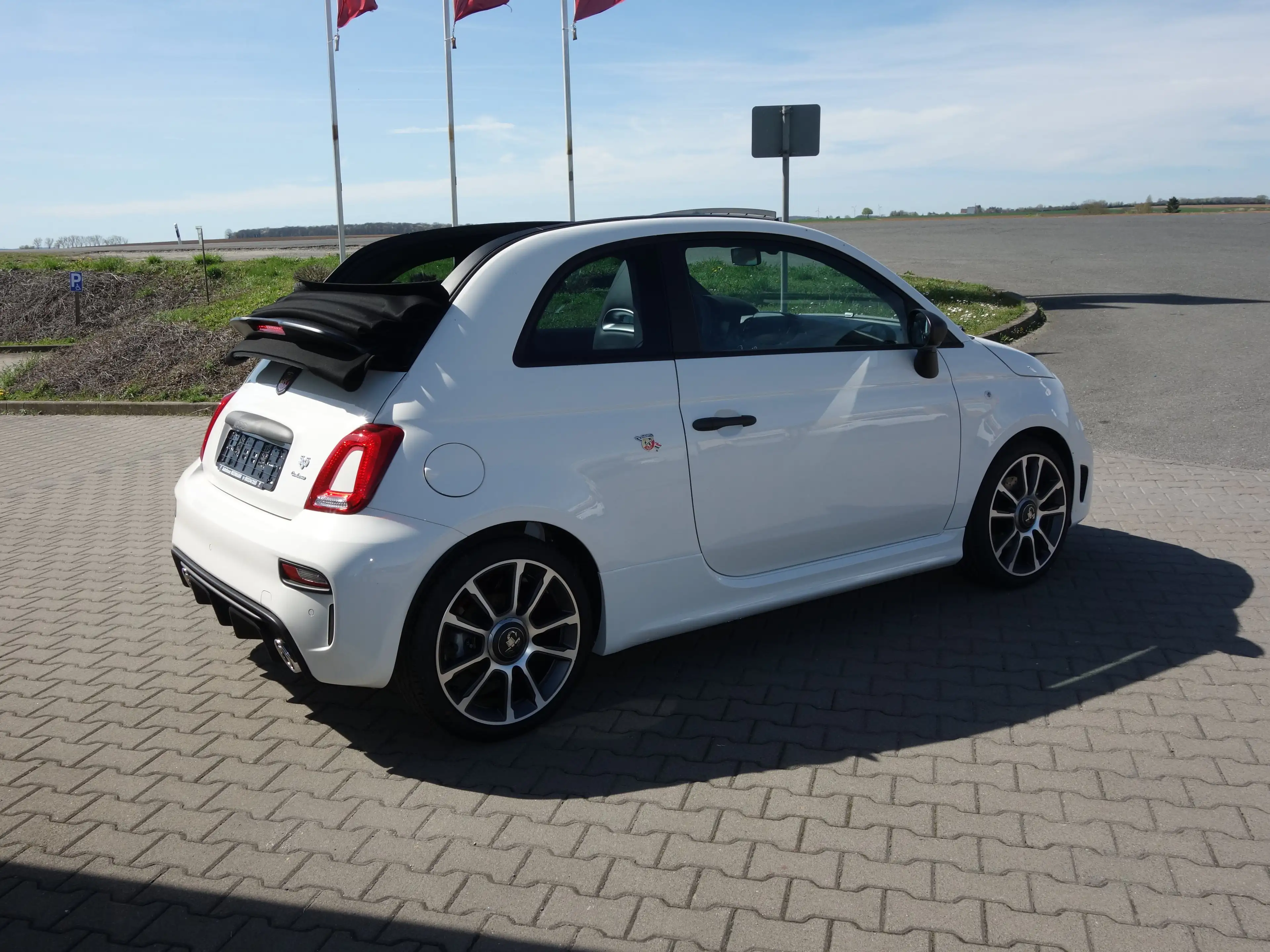 Abarth 595C *Uconnect 7"/DAB/NAV/Leder/PDC/NSW* — photo 3