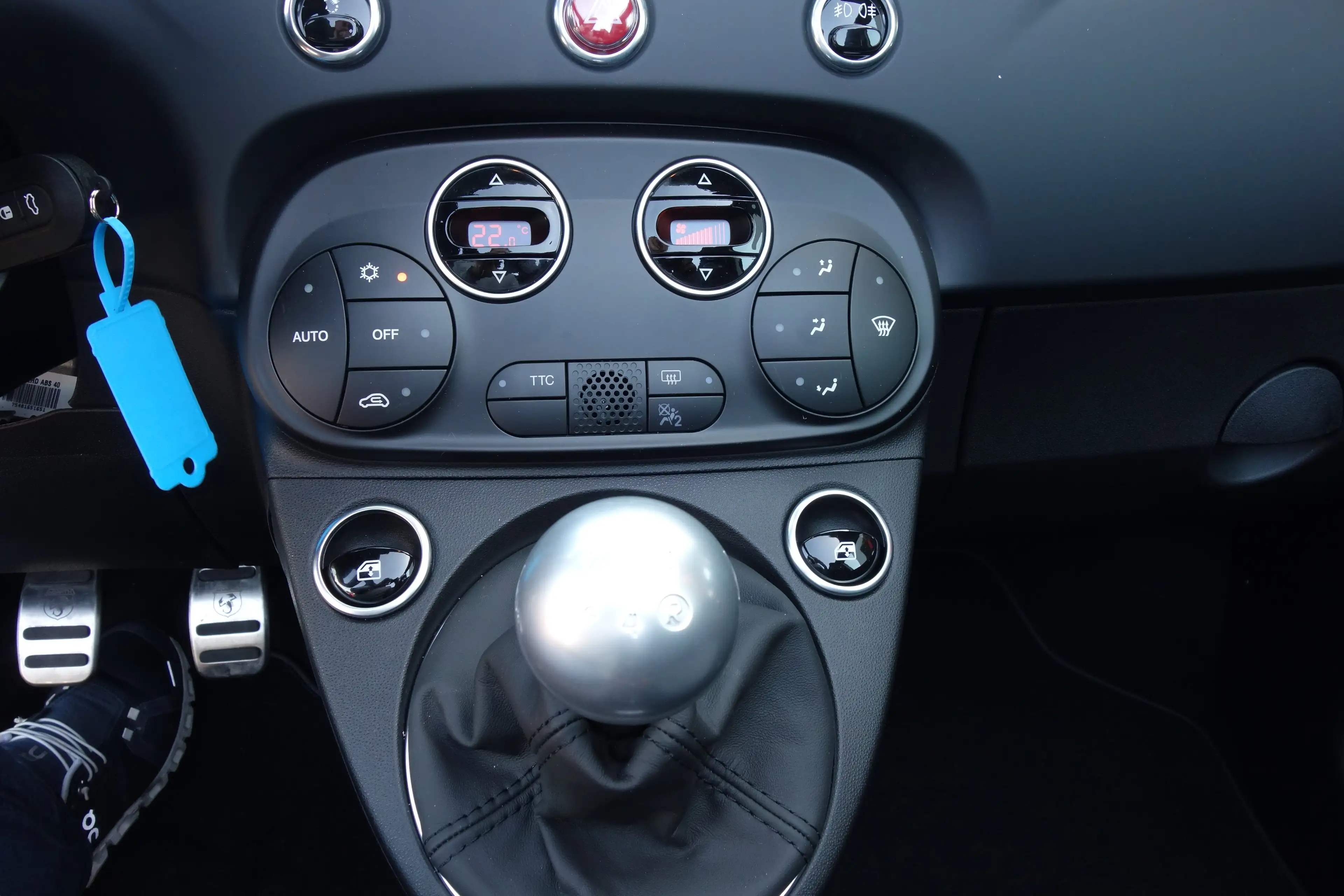 Abarth 595C *Uconnect 7"/DAB/NAV/Leder/PDC/NSW* — photo 12
