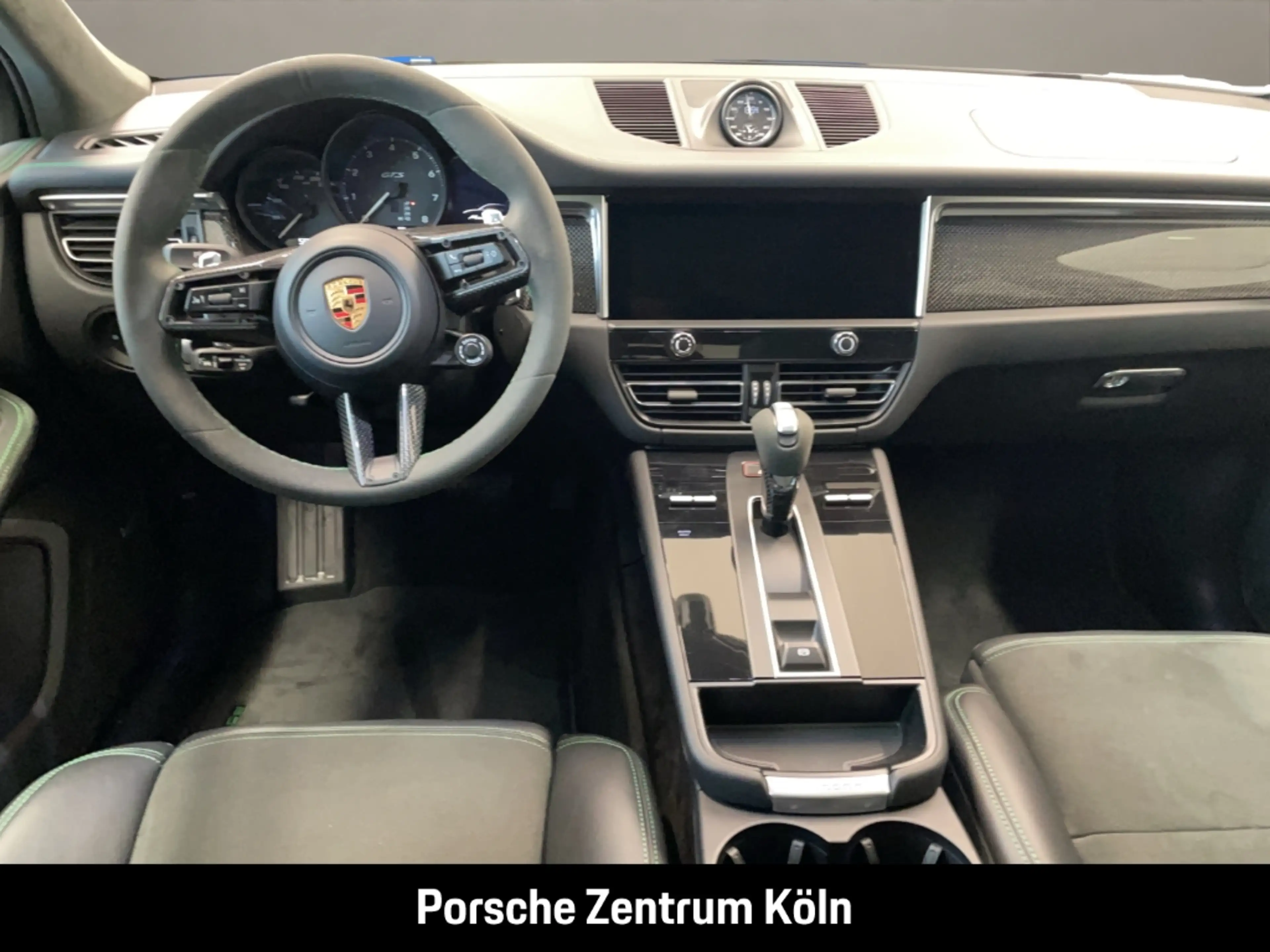 Porsche Macan GTS — photo 14