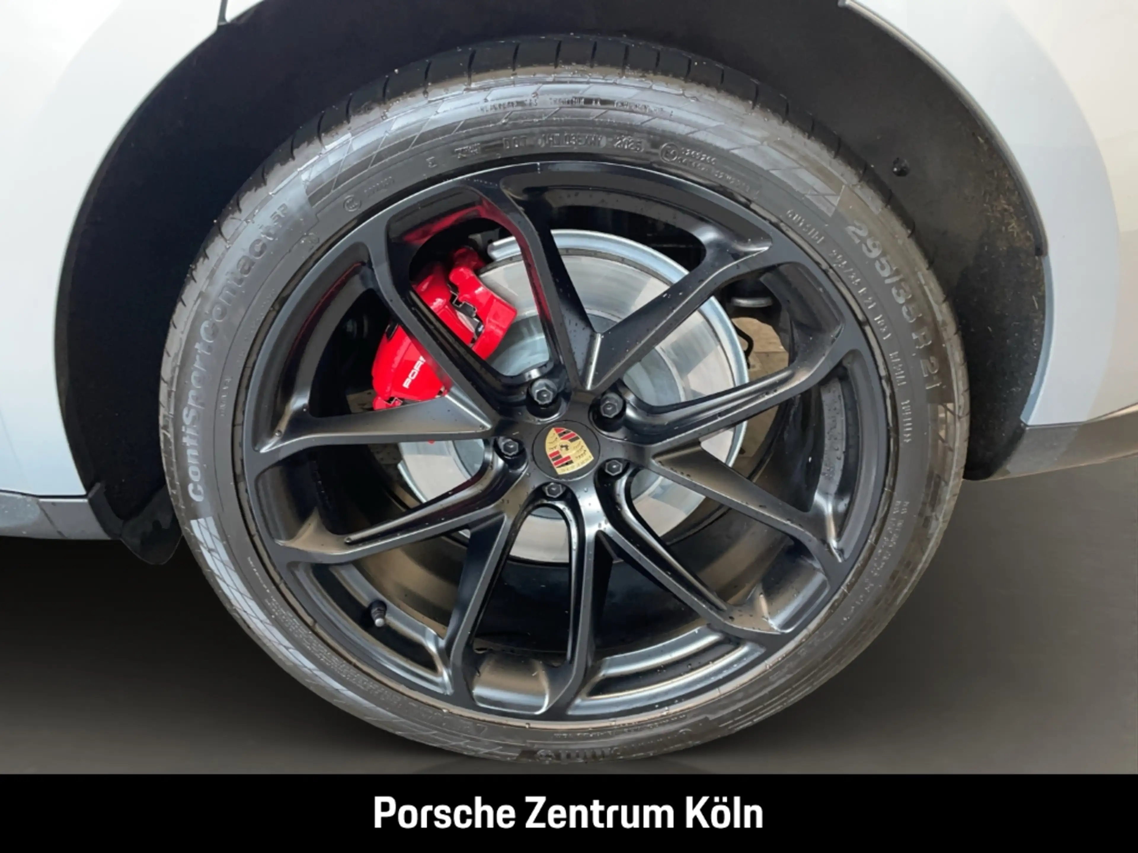 Porsche Macan GTS — photo 11