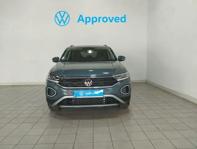 Volkswagen T-Roc view 9
