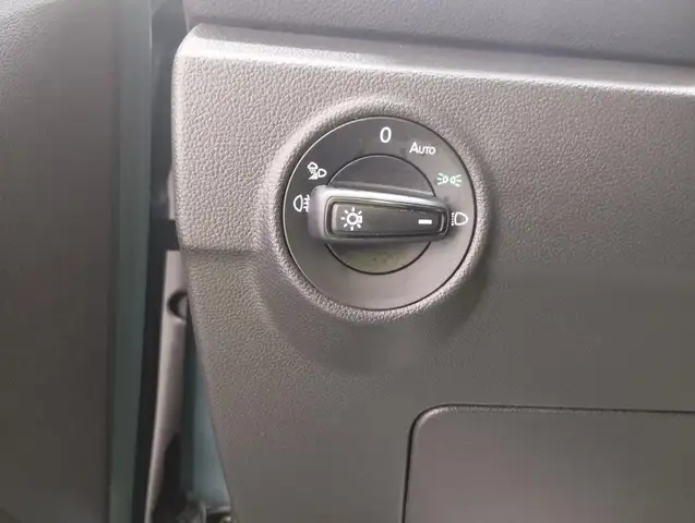 Volkswagen T-Roc view 14