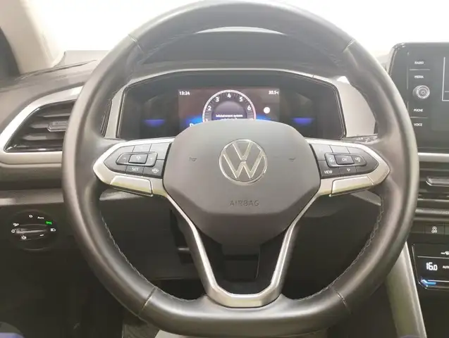 Volkswagen T-Roc view 12