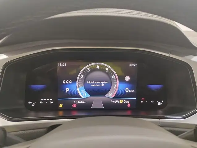 Volkswagen T-Roc view 11