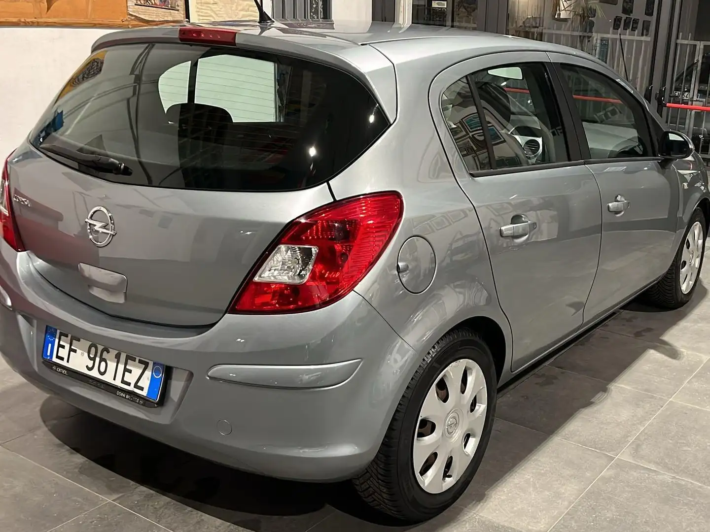 Opel Corsa Corsa IV 2010 5p 1.2 Club 85cv Grigio - 2