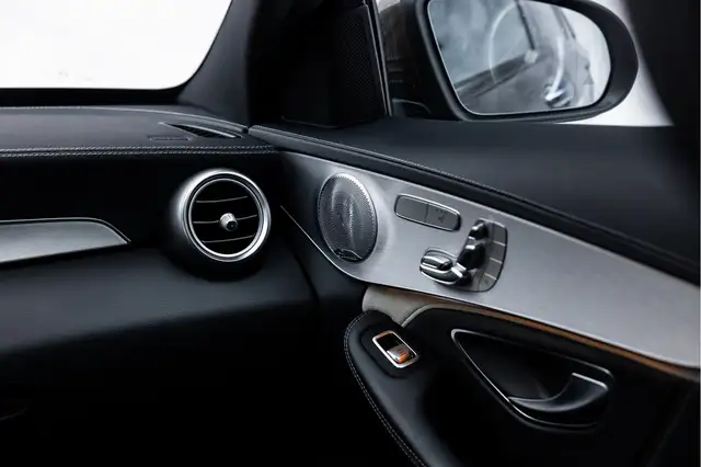 Mercedes-Benz C-Class view 22