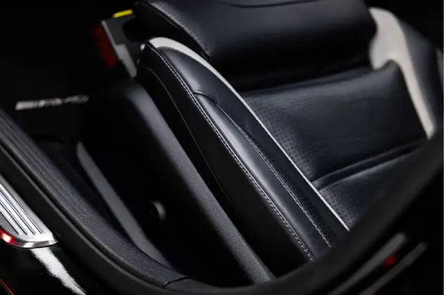 Mercedes-Benz C-Class view 24