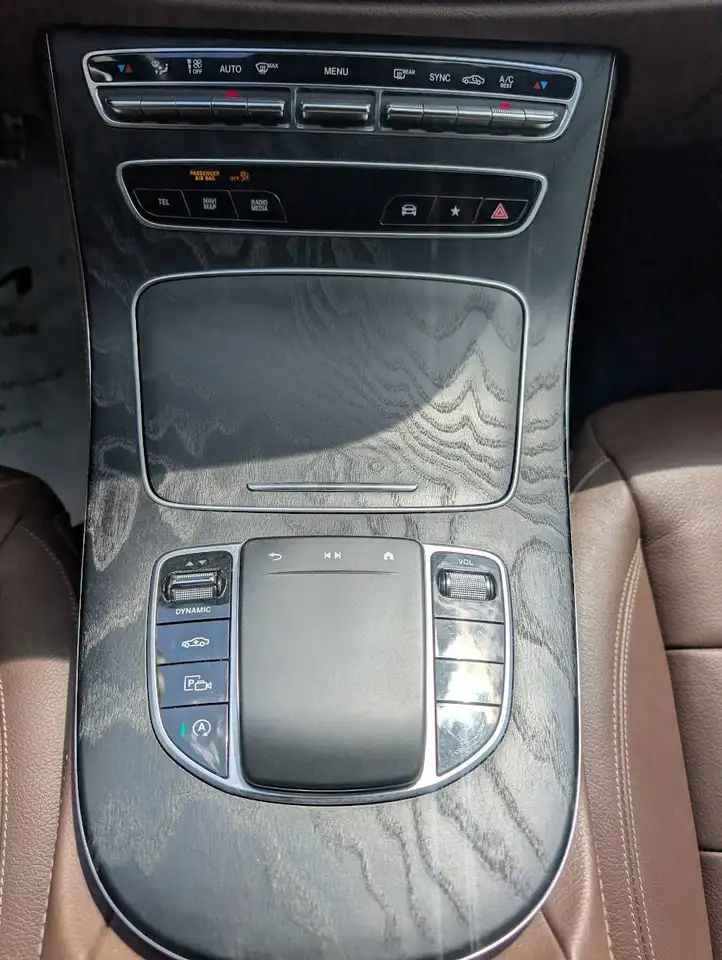 Mercedes-Benz E-Class fotografie Mercedes-Benz E-Class