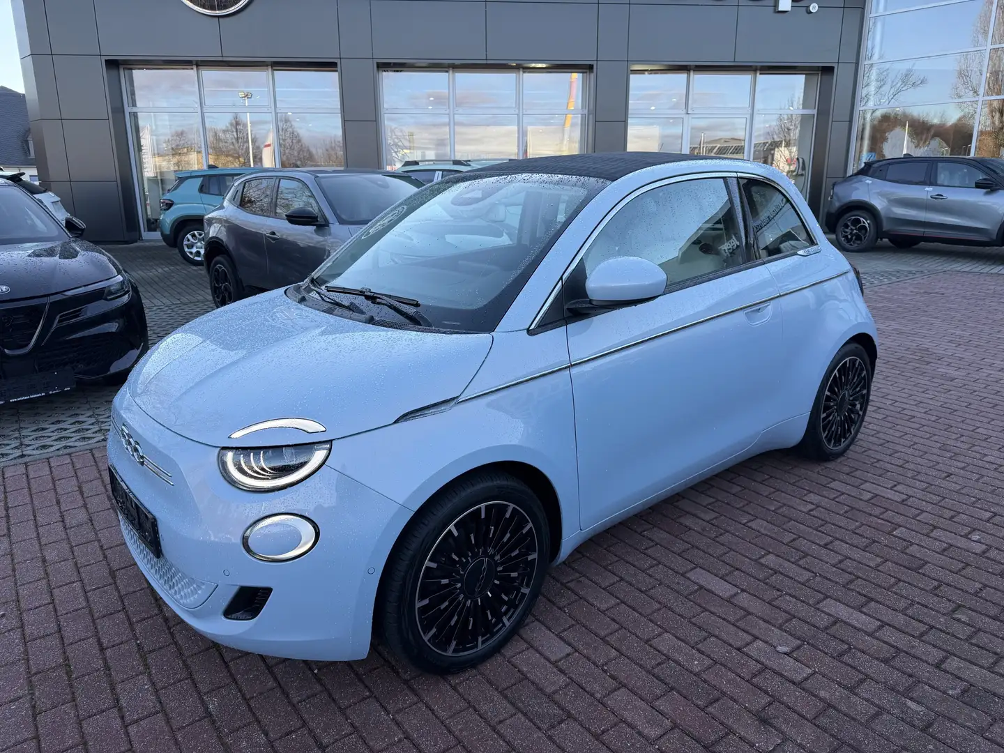 Fiat 500e Cabrio La Prima Blau - 1
