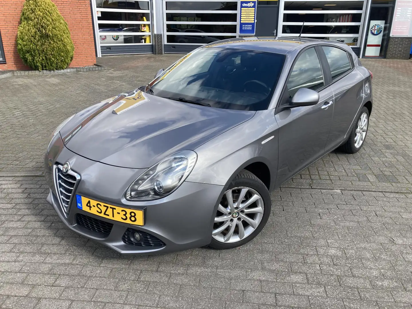 Alfa Romeo Giulietta 1.4 T Veloce | 1e Eigenaar | Grijs - 2