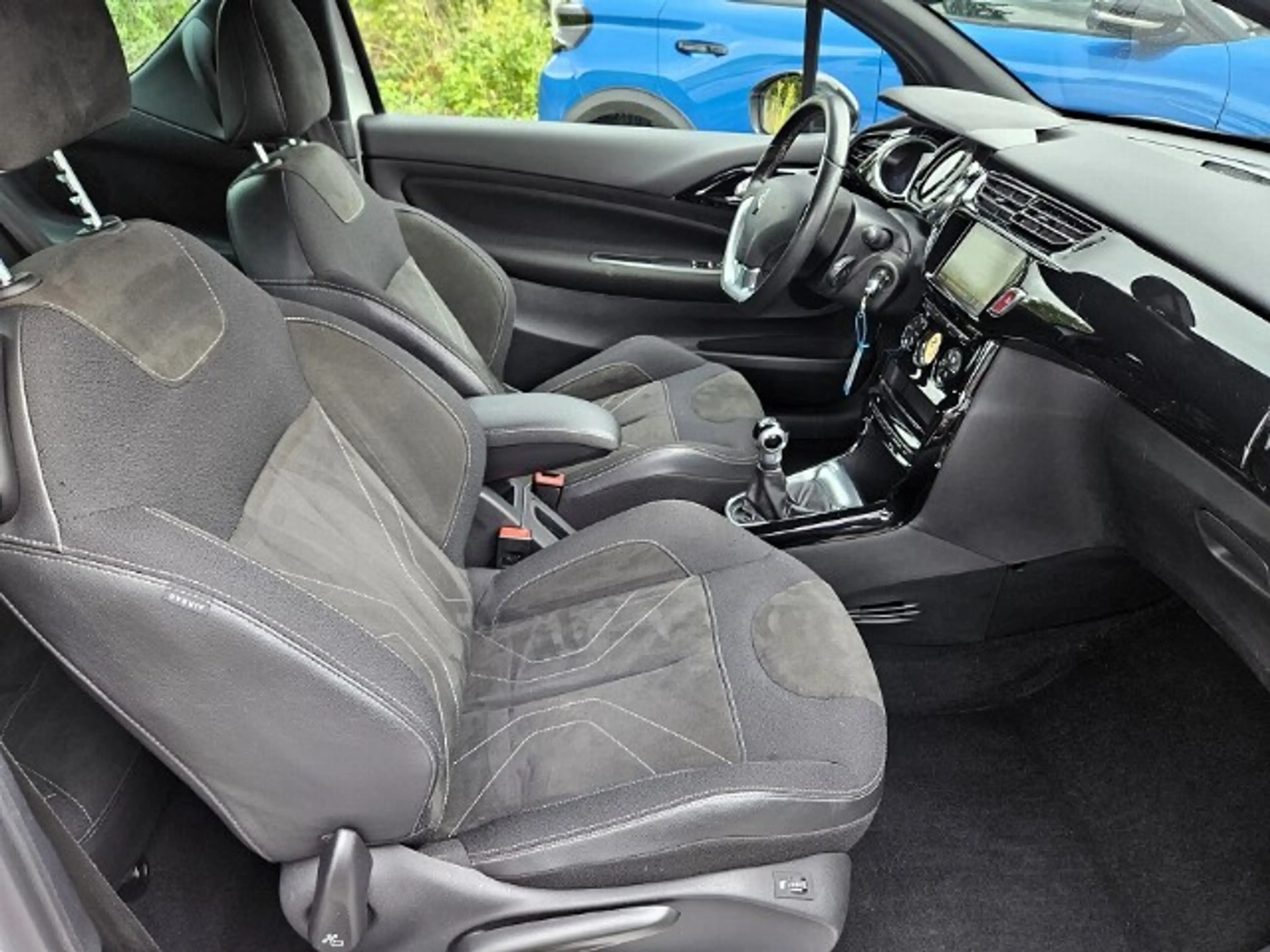 DS Automobiles DS 3 PureTech 110 Connect Chic Navi SHZ Soundsystem — photo 13
