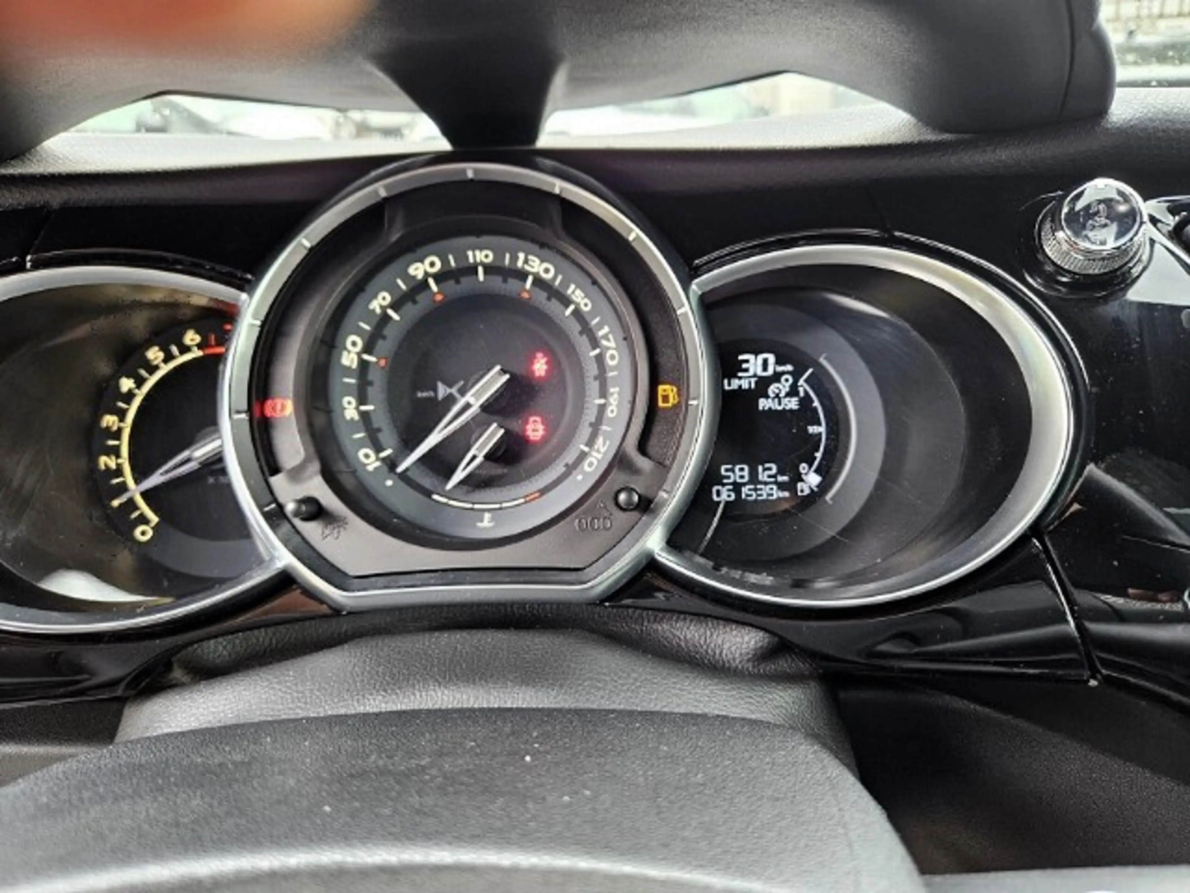 DS Automobiles DS 3 PureTech 110 Connect Chic Navi SHZ Soundsystem — photo 15