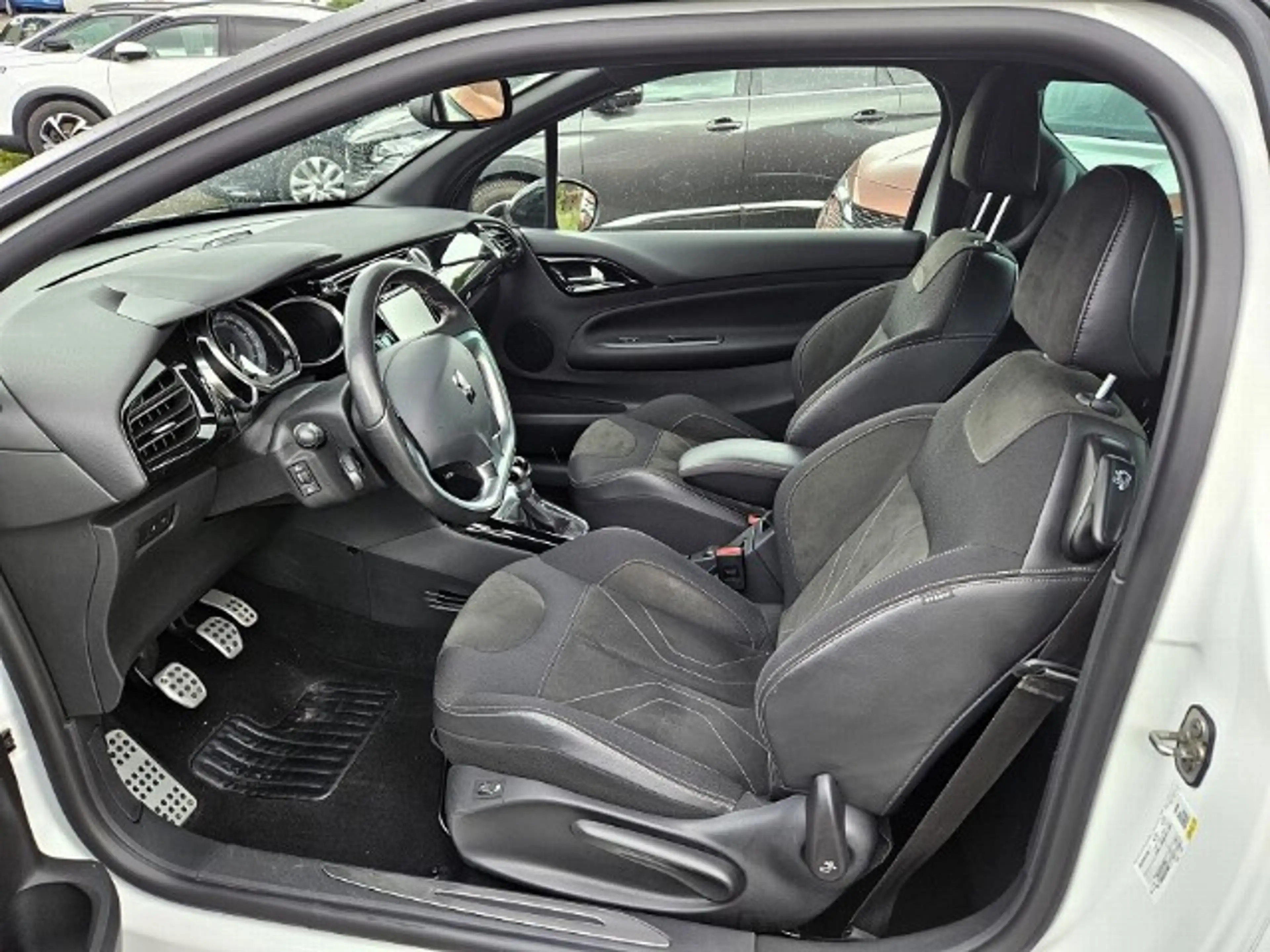 DS Automobiles DS 3 PureTech 110 Connect Chic Navi SHZ Soundsystem — photo 10