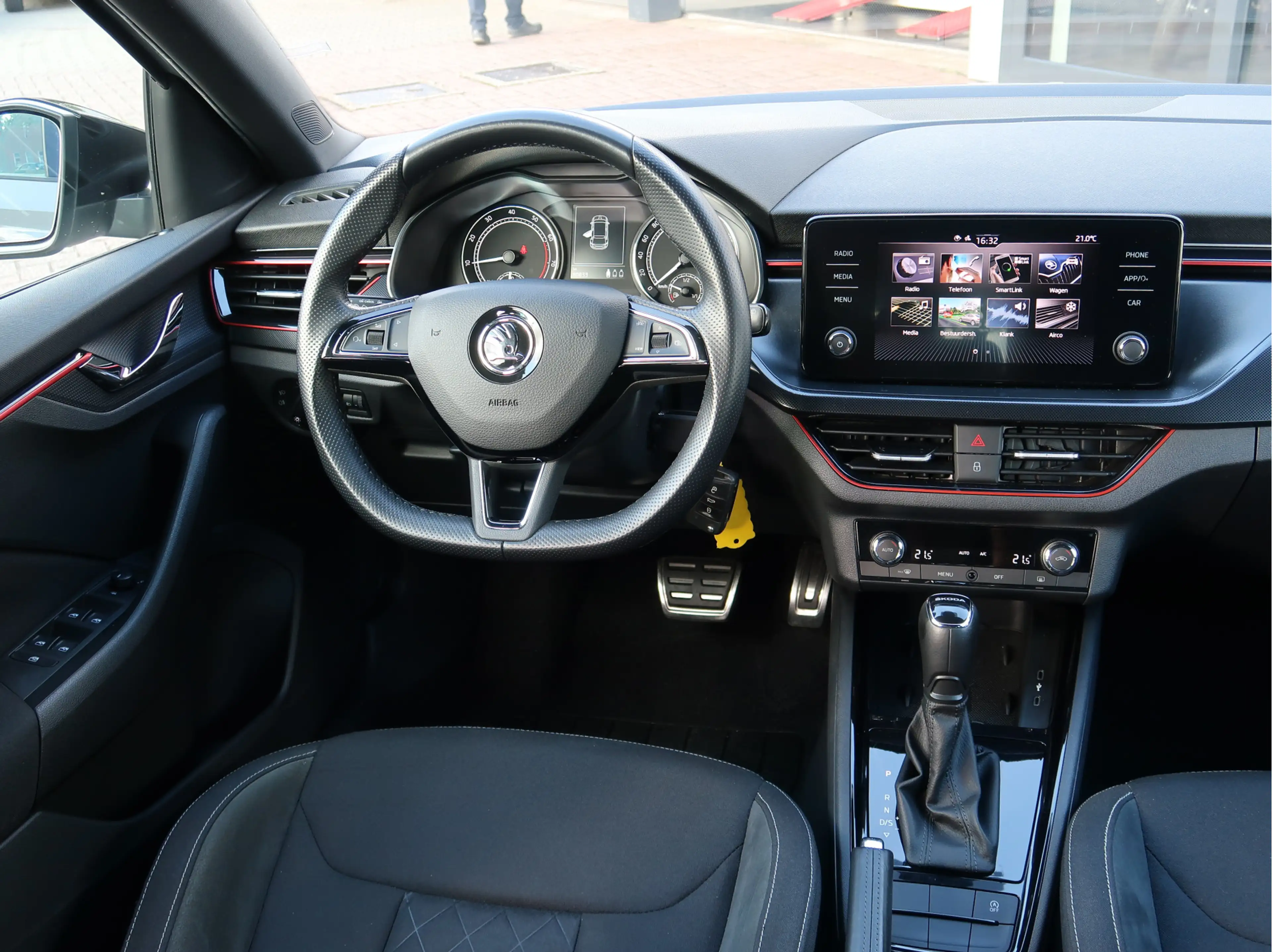 Skoda Scala 1.0 TSI DSG Sport Business — photo 12