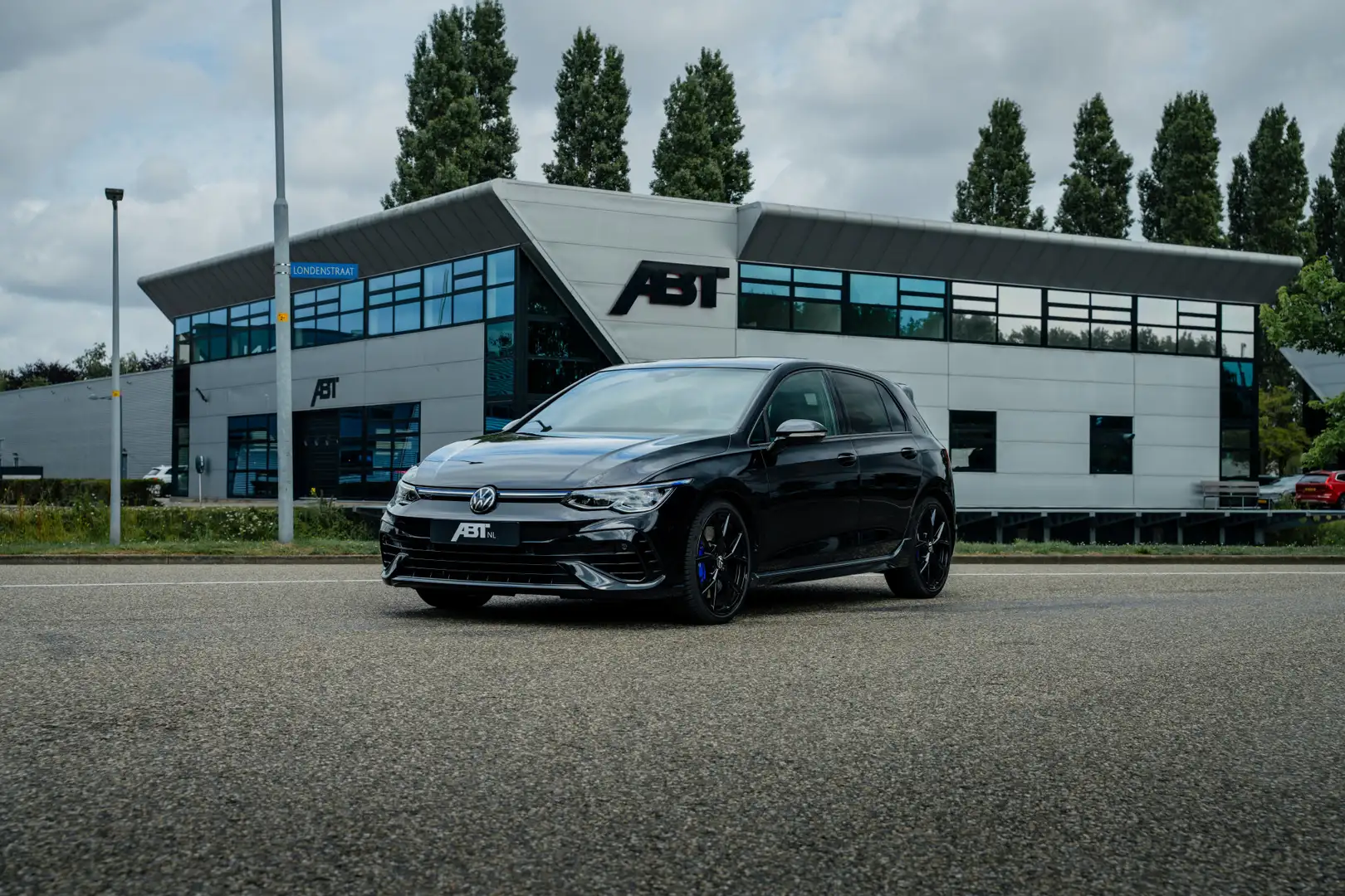 Volkswagen Golf R 2.0 TSI 4Motion ABT Akrapovic | Panorama dak | Hea Zwart - 1