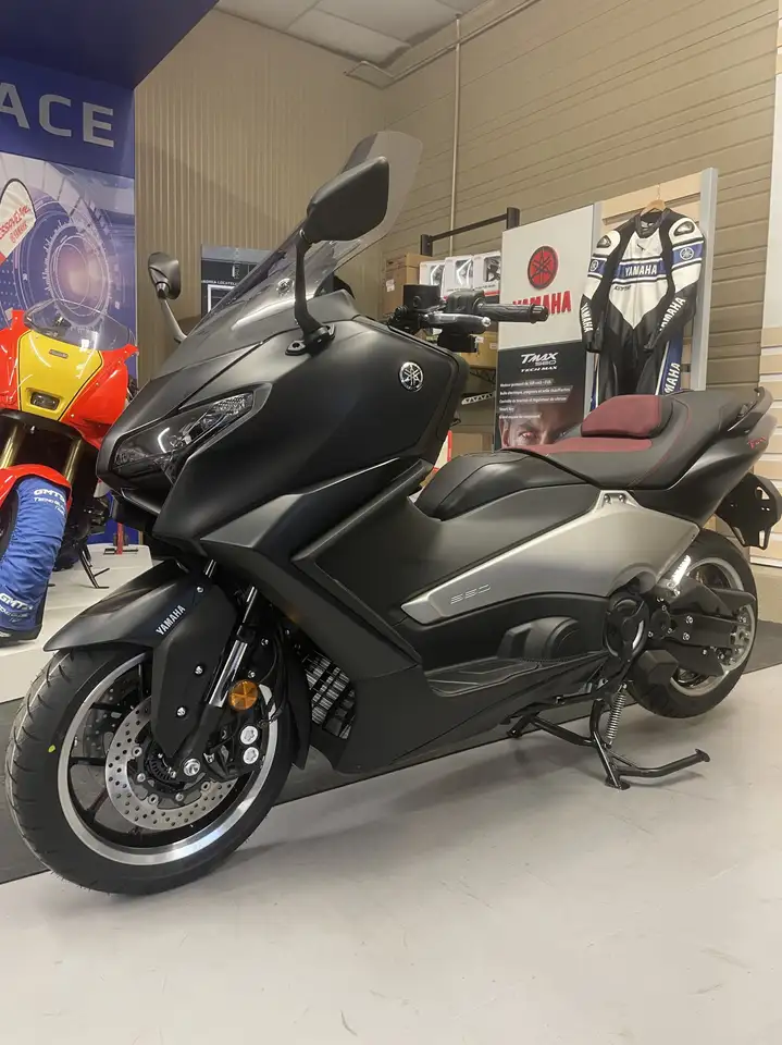 Yamaha Tmax 560