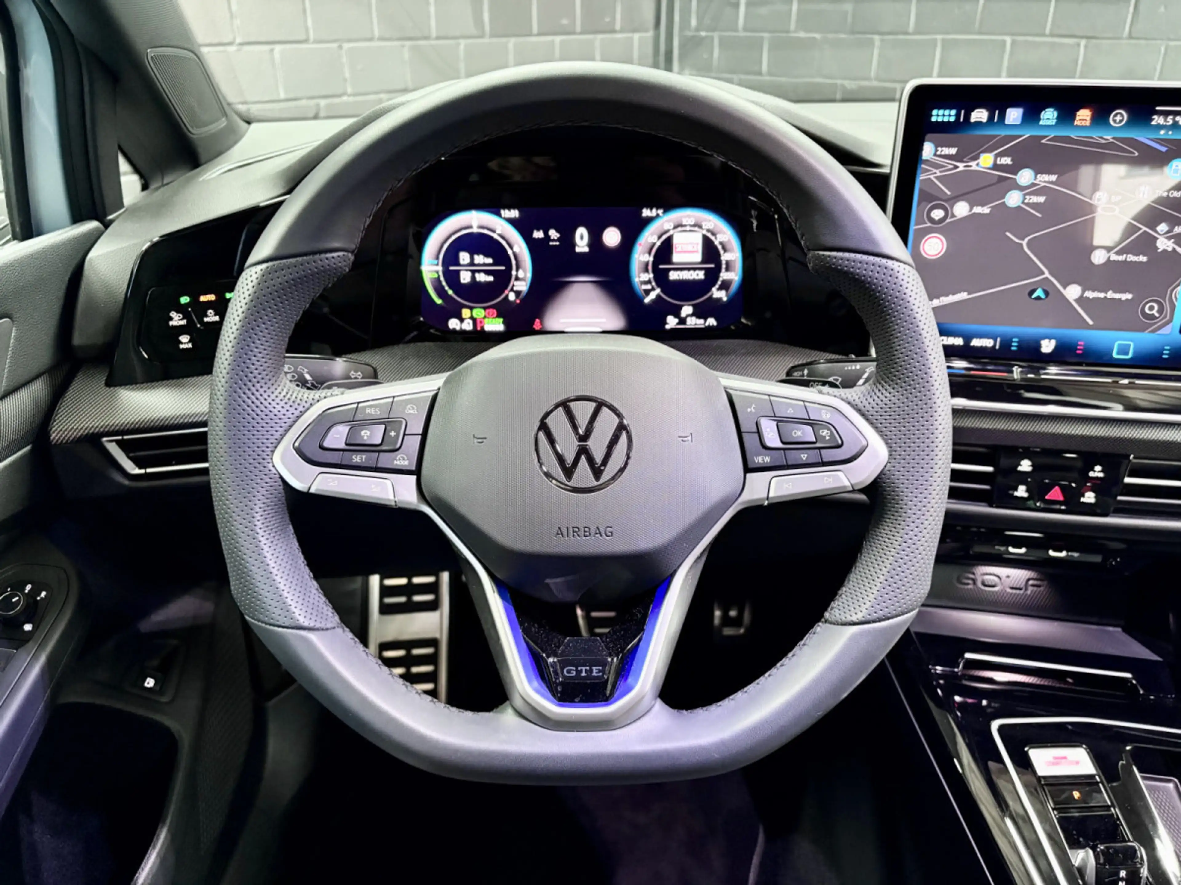 Volkswagen Golf GTE VIII PHASE 2  1.5 eHybrid 272 CV DSG 6 *DCC* ATTEL — photo 9