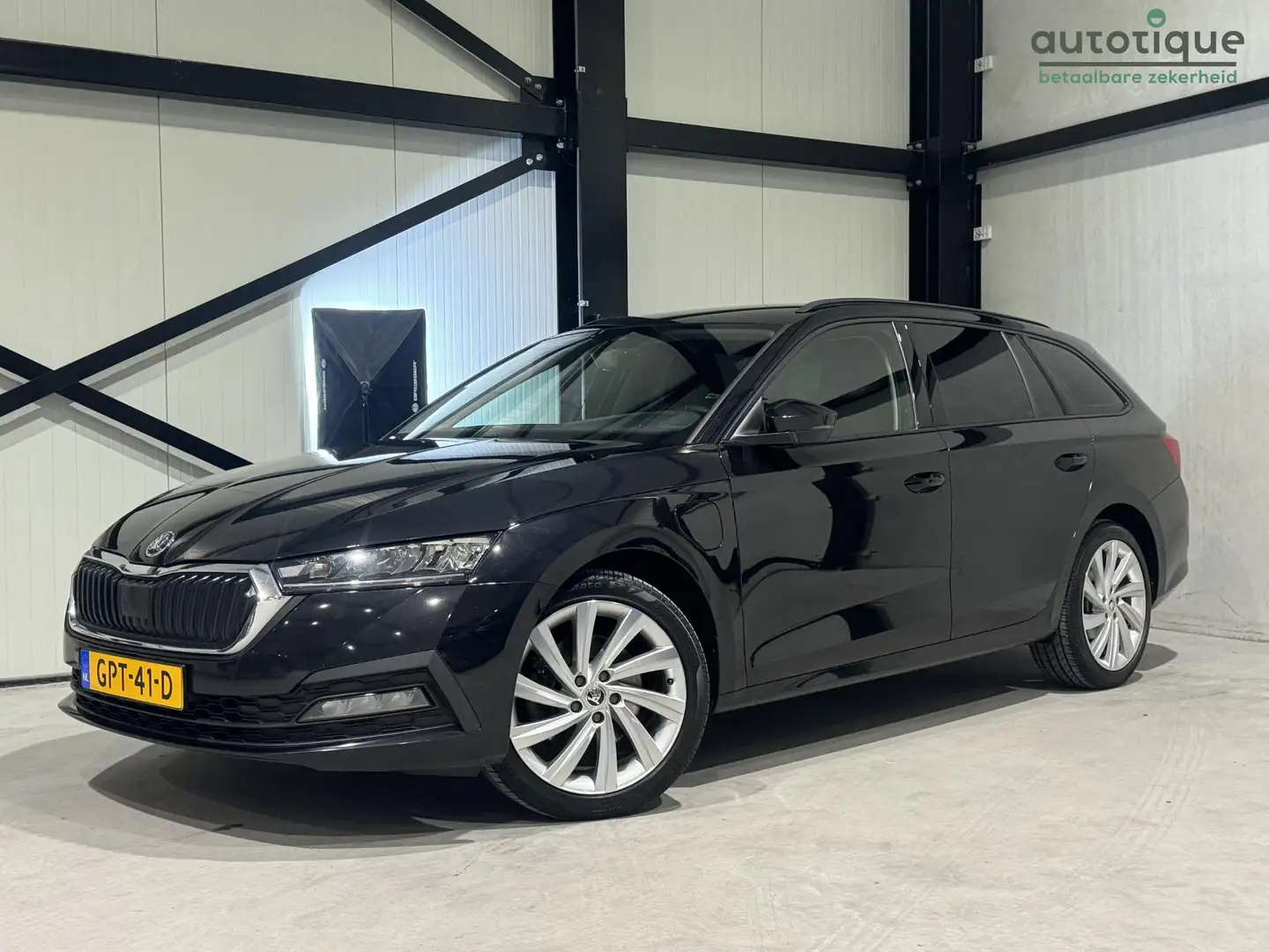 Skoda Octavia Combi 1.4 TSI iV PHEV Business Edition Aut. | navi Negru - 1
