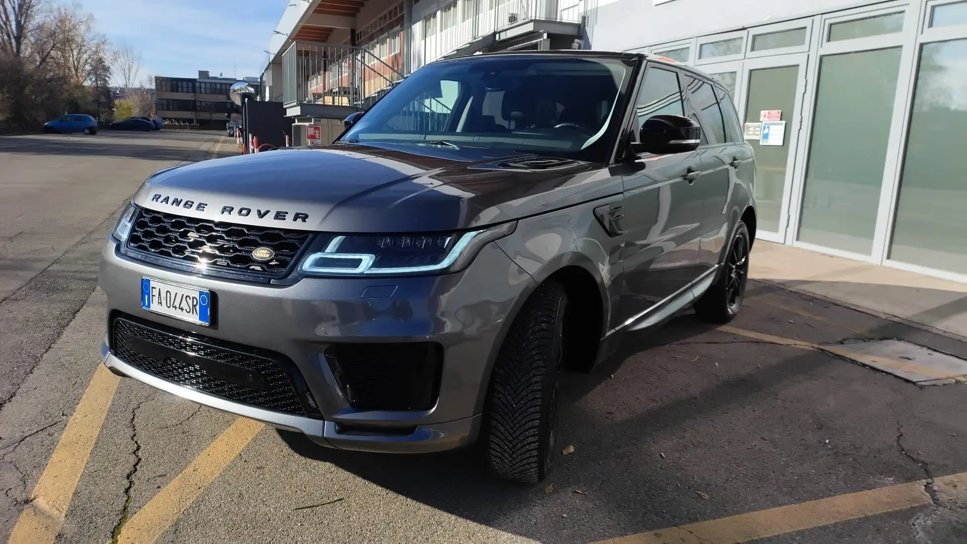 Land Rover Range Rover Sport 3.0 tdV6 HSE auto Grijs - 1