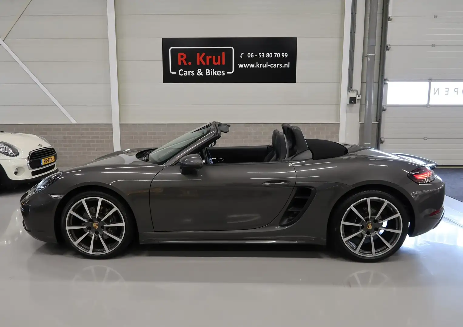 Porsche 718 Boxster 2.0 Turbo 370pk Automaat PDK Navigatie Spo Grijs - 2