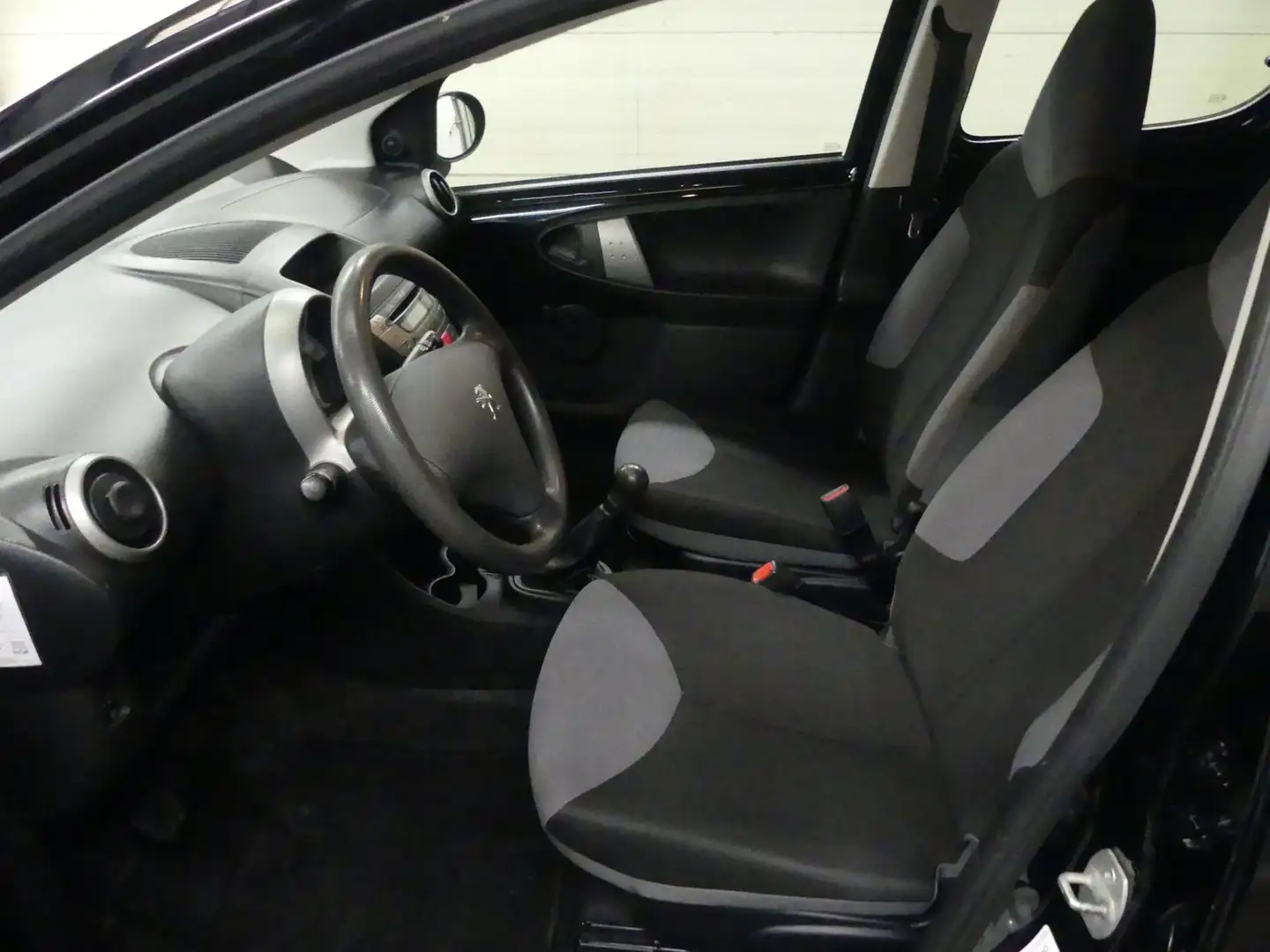 Peugeot 107 1.0 Access Accent - Airco - 5 deurs - Weinig KM NA Zwart - 2