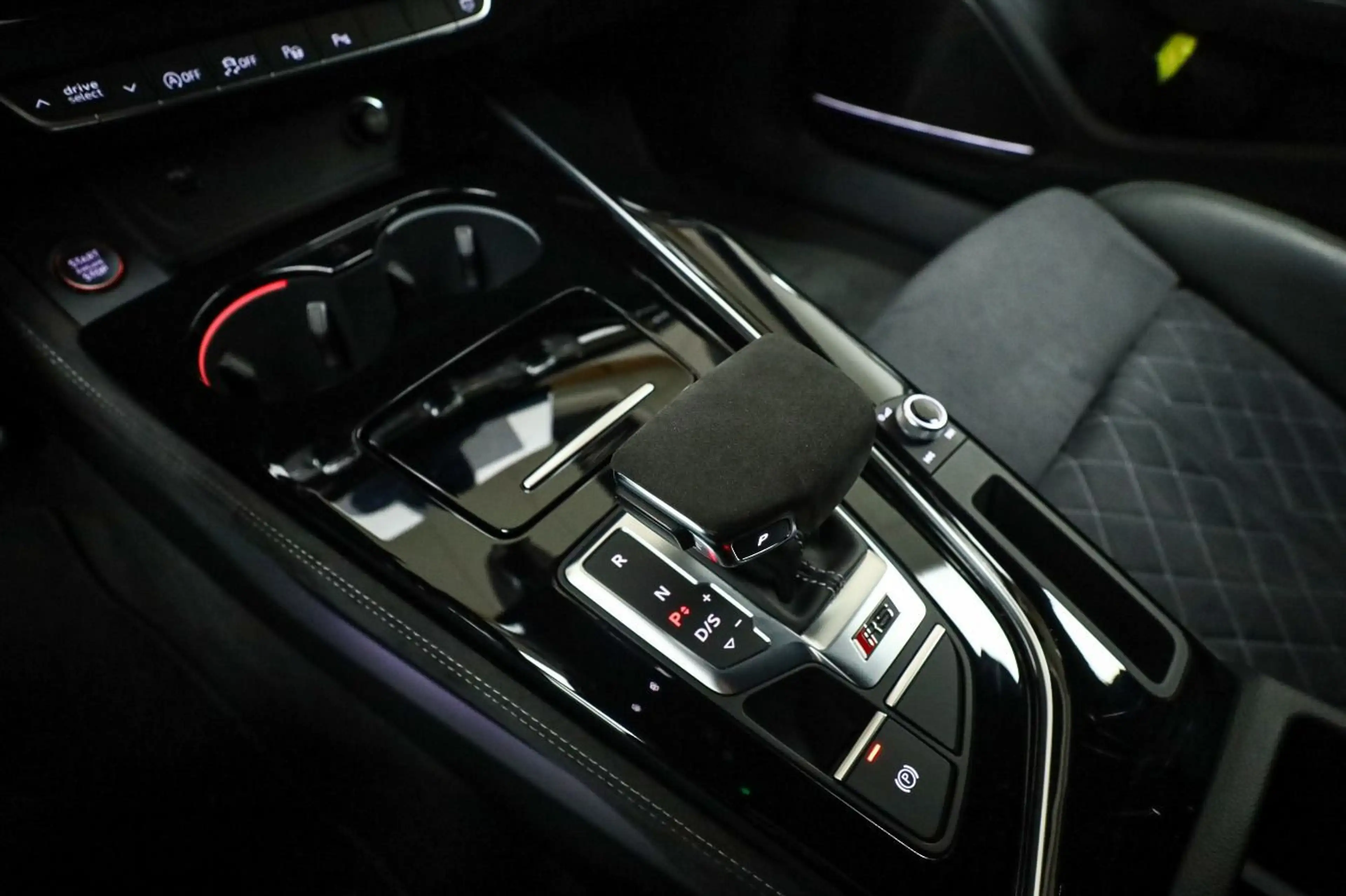 Audi RS4 HUD, Dynamic Ride, Tour, RS-Abgas, B& — photo 15