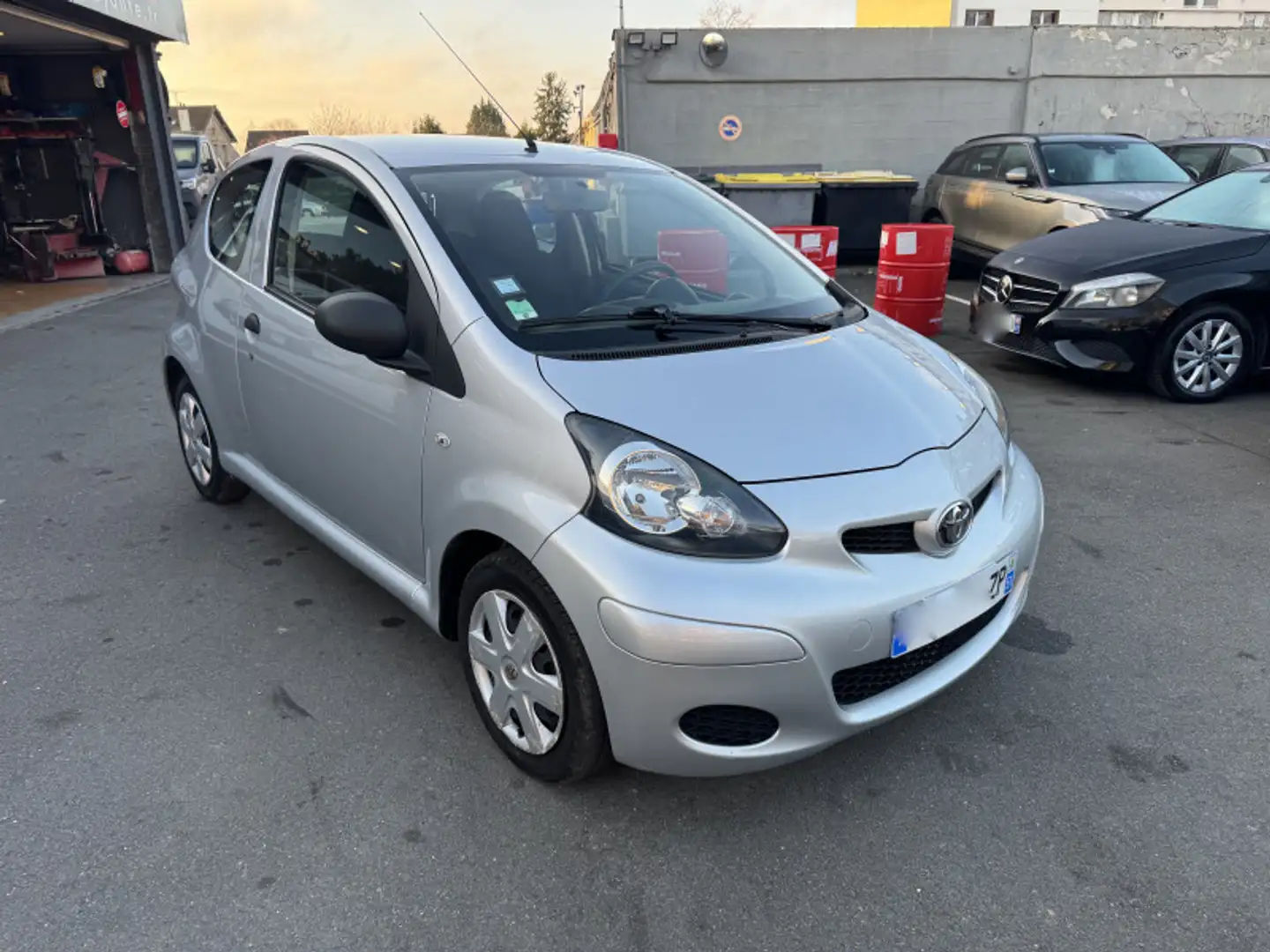 Toyota Aygo 1.0 VVT-I 68CH CONFORT 3P FAIBLE KM Gris - 2