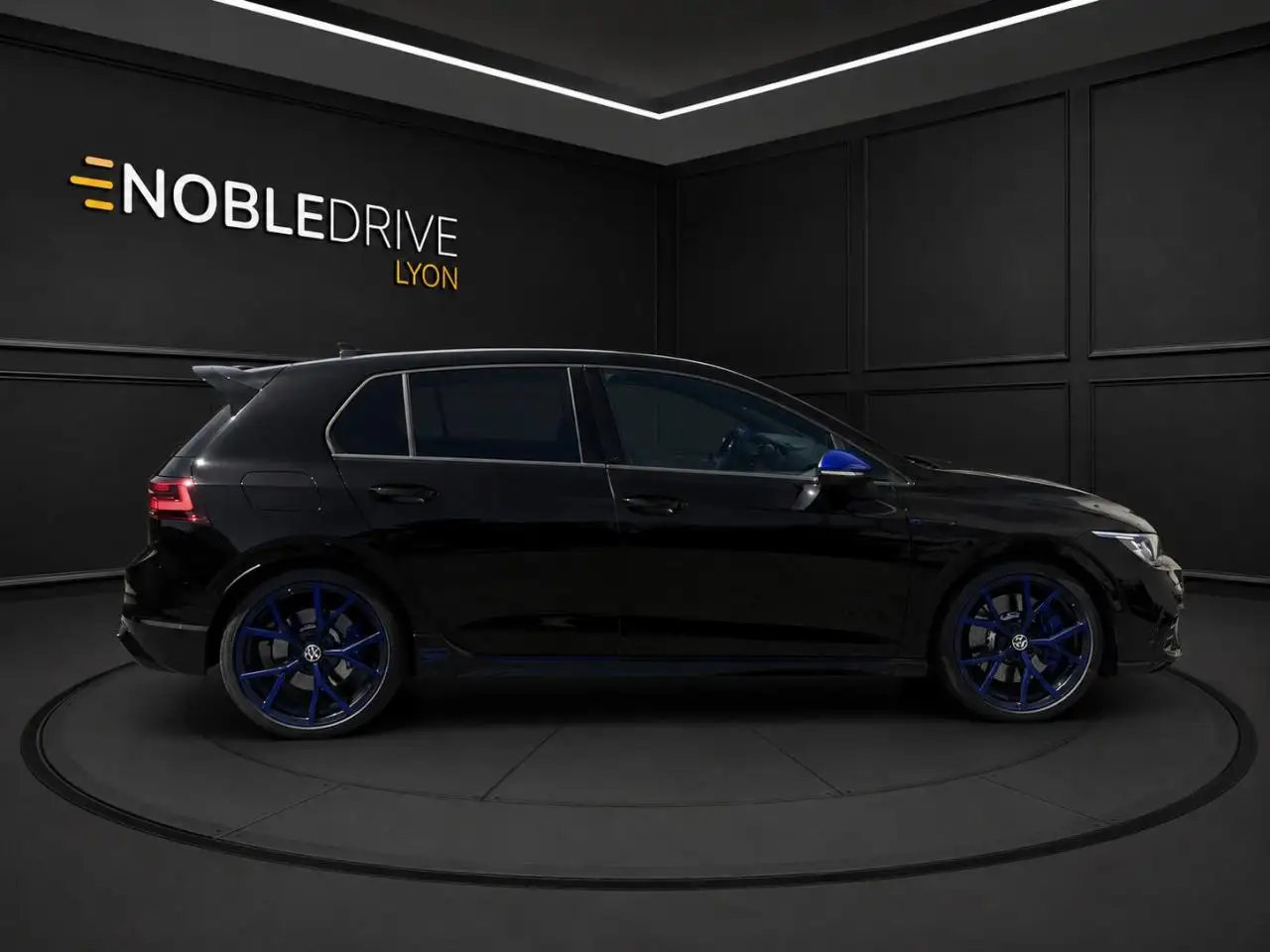 Volkswagen Golf R — photo 4