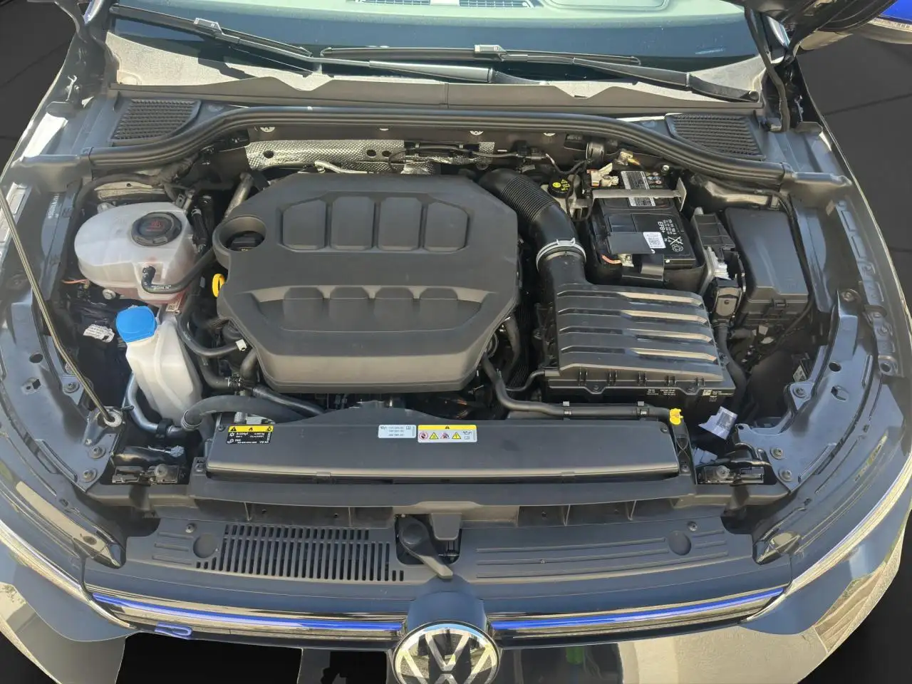 Volkswagen Golf R — photo 15
