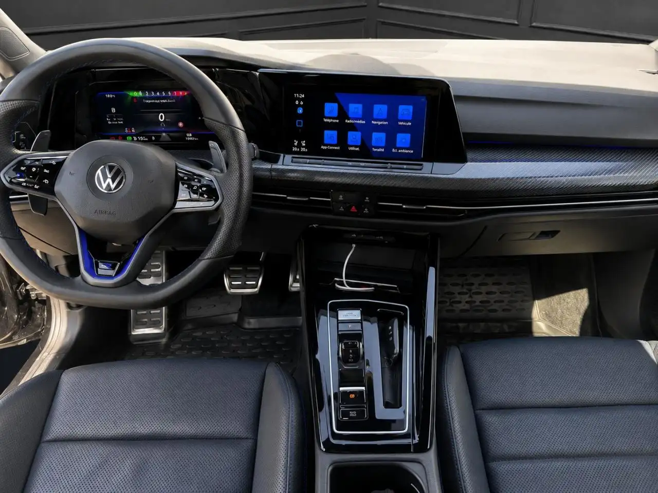 Volkswagen Golf R — photo 10