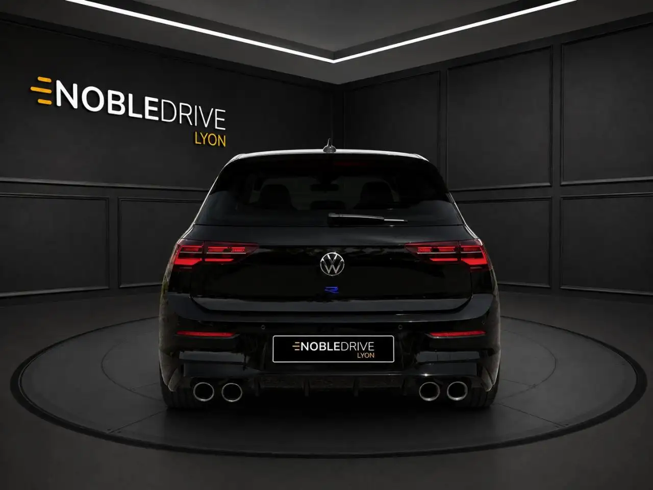 Volkswagen Golf R — photo 6