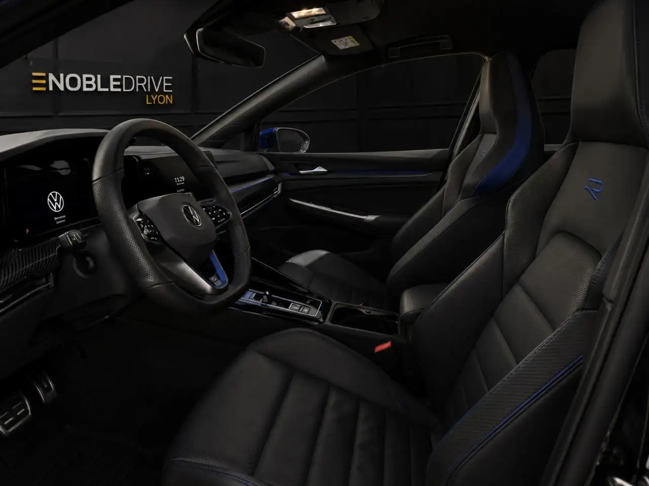 Volkswagen Golf R — photo 9