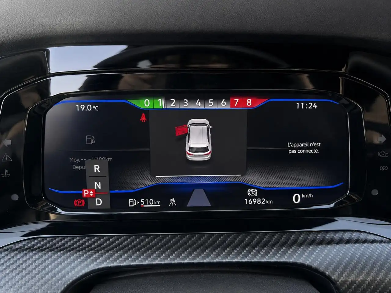 Volkswagen Golf R — photo 12